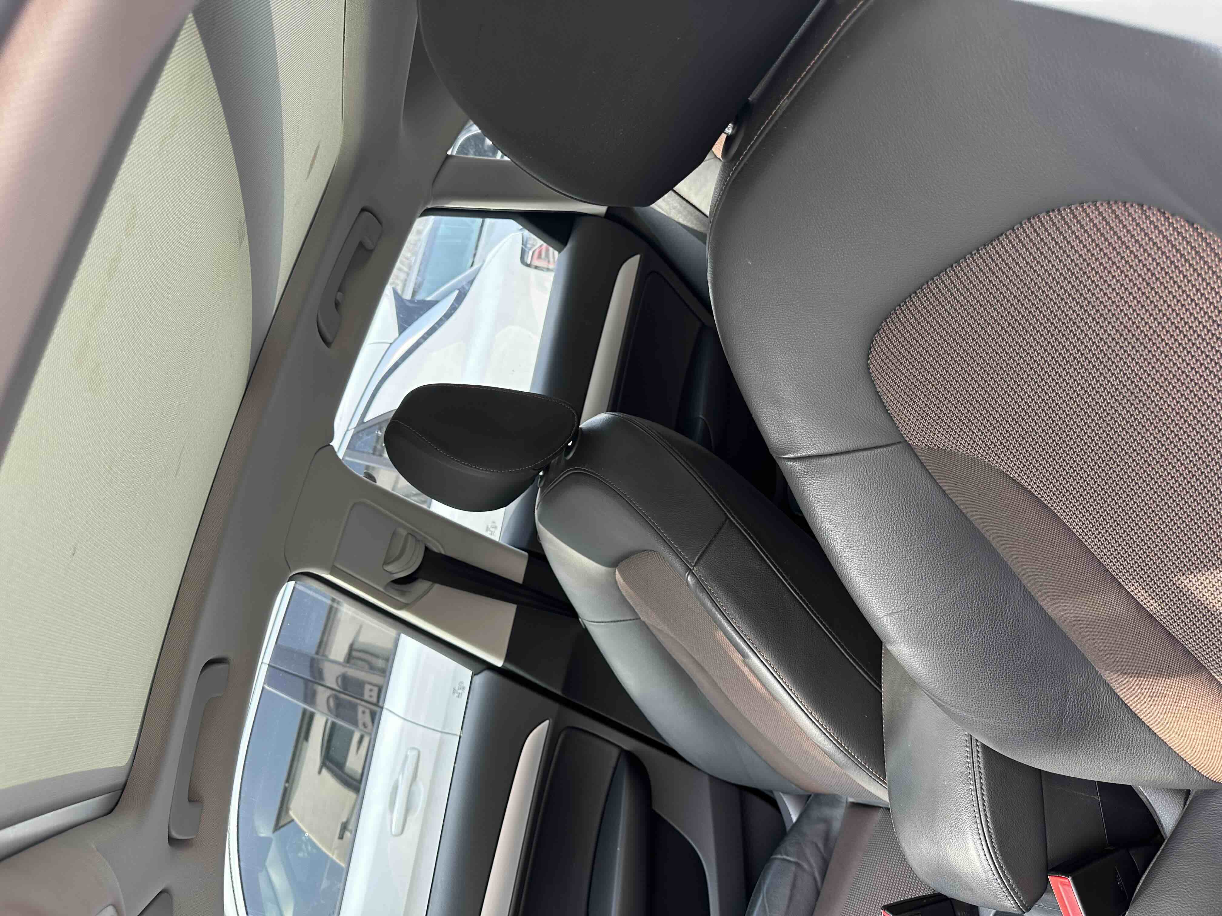 Audi Q3 2019 car image #7