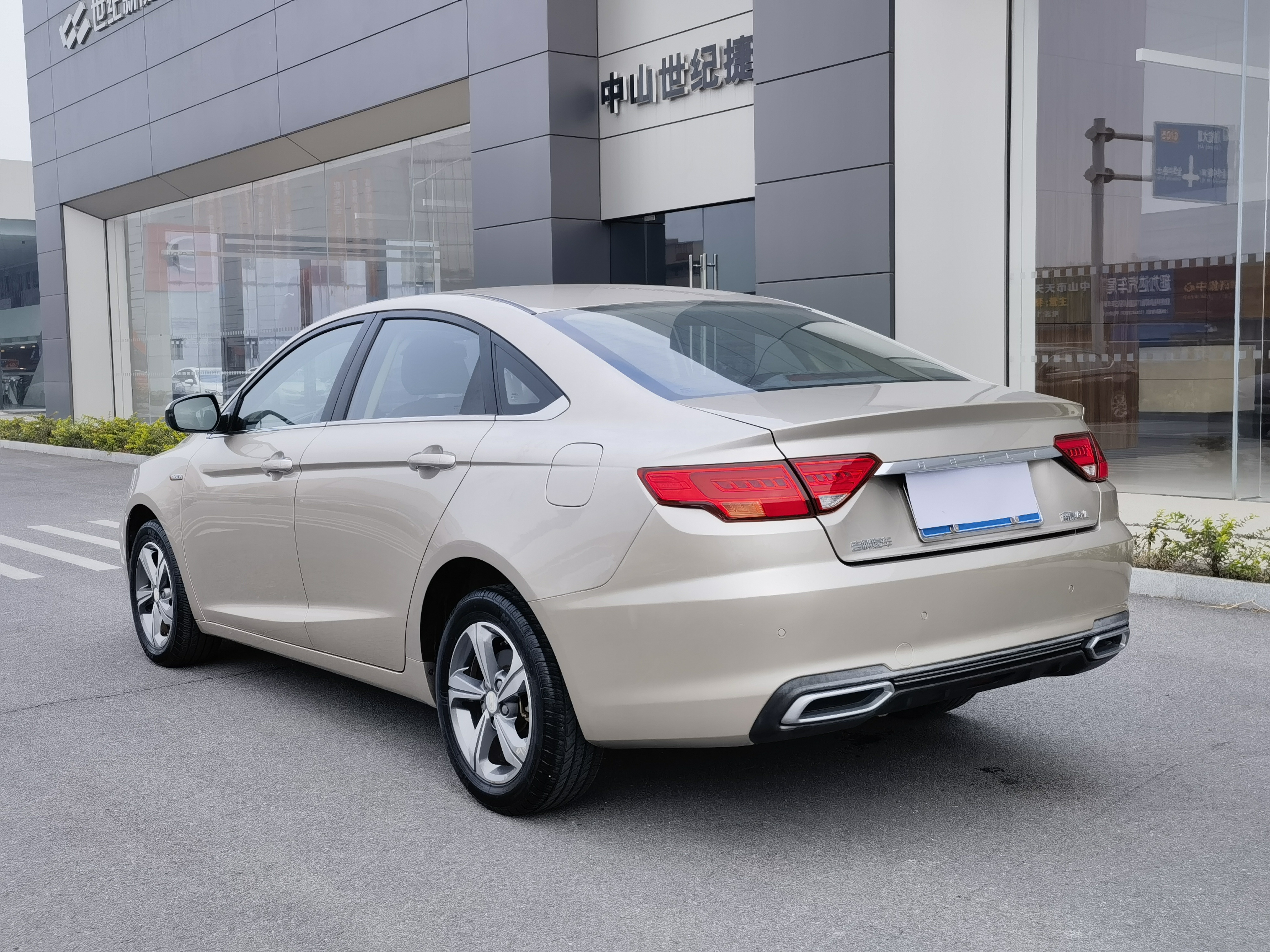 Emgrand GL 2018 car image #7
