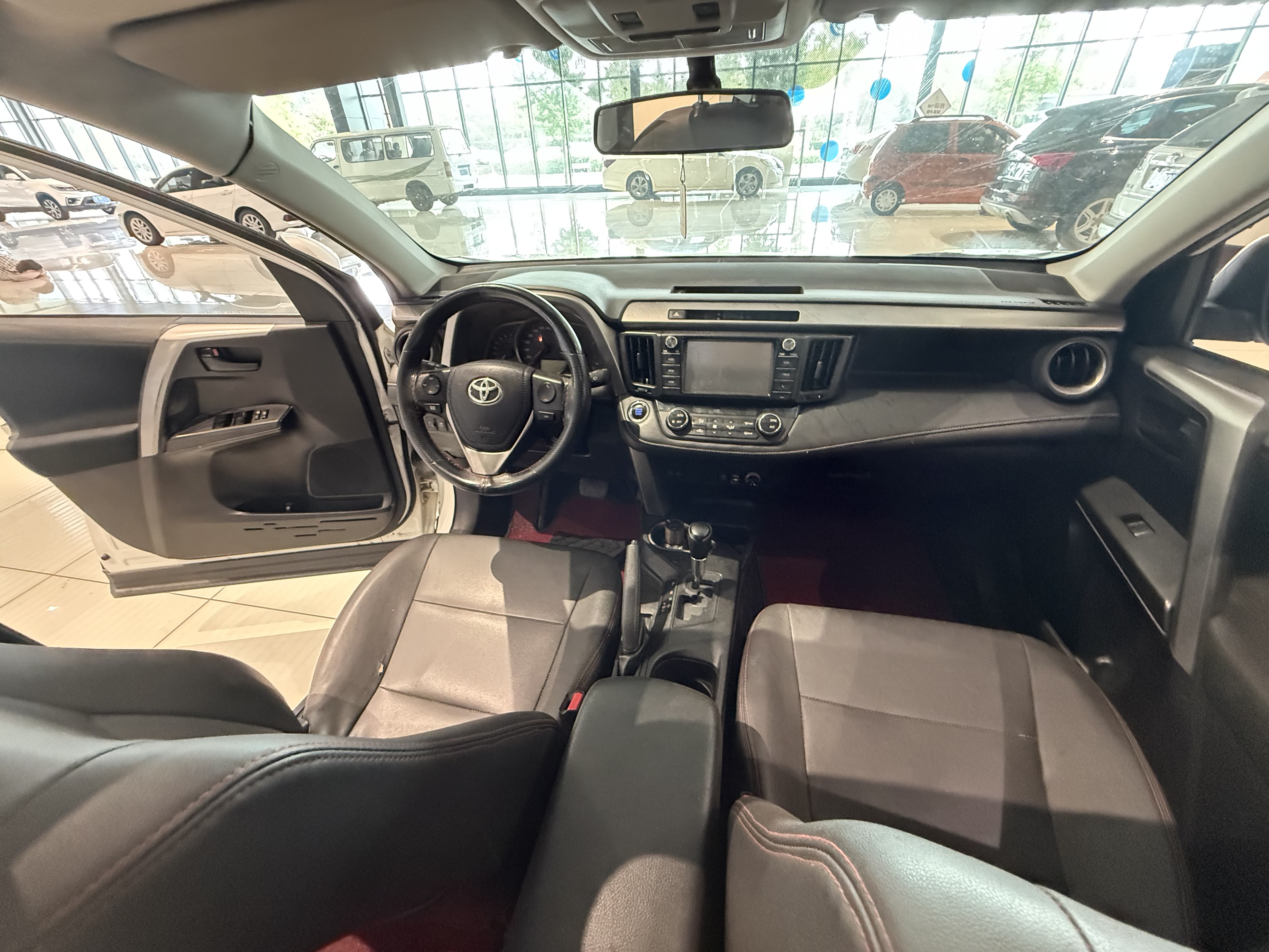 Toyota RAV4 2018 car image #7