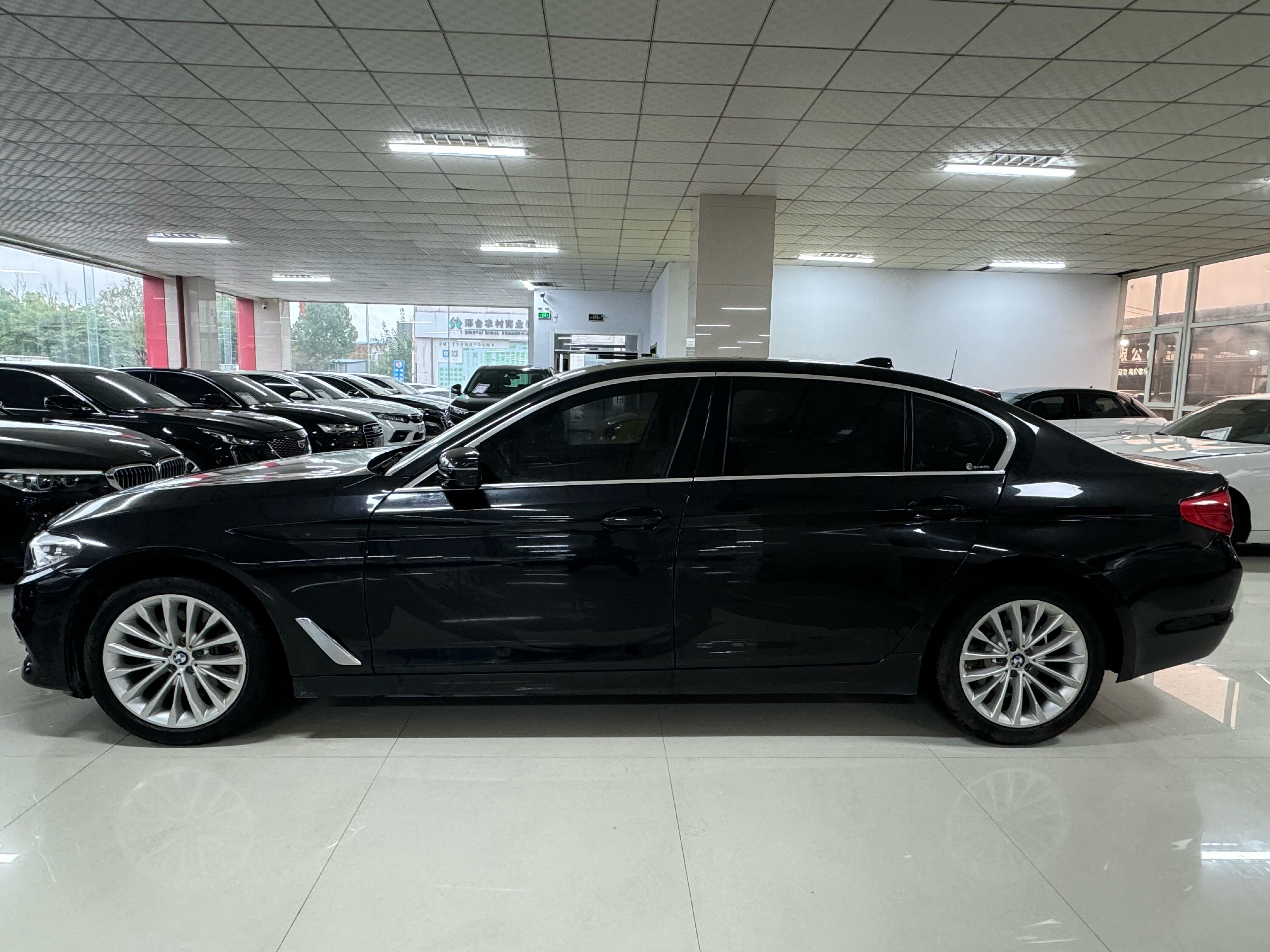 BMW 5 Series 2019 car image #7