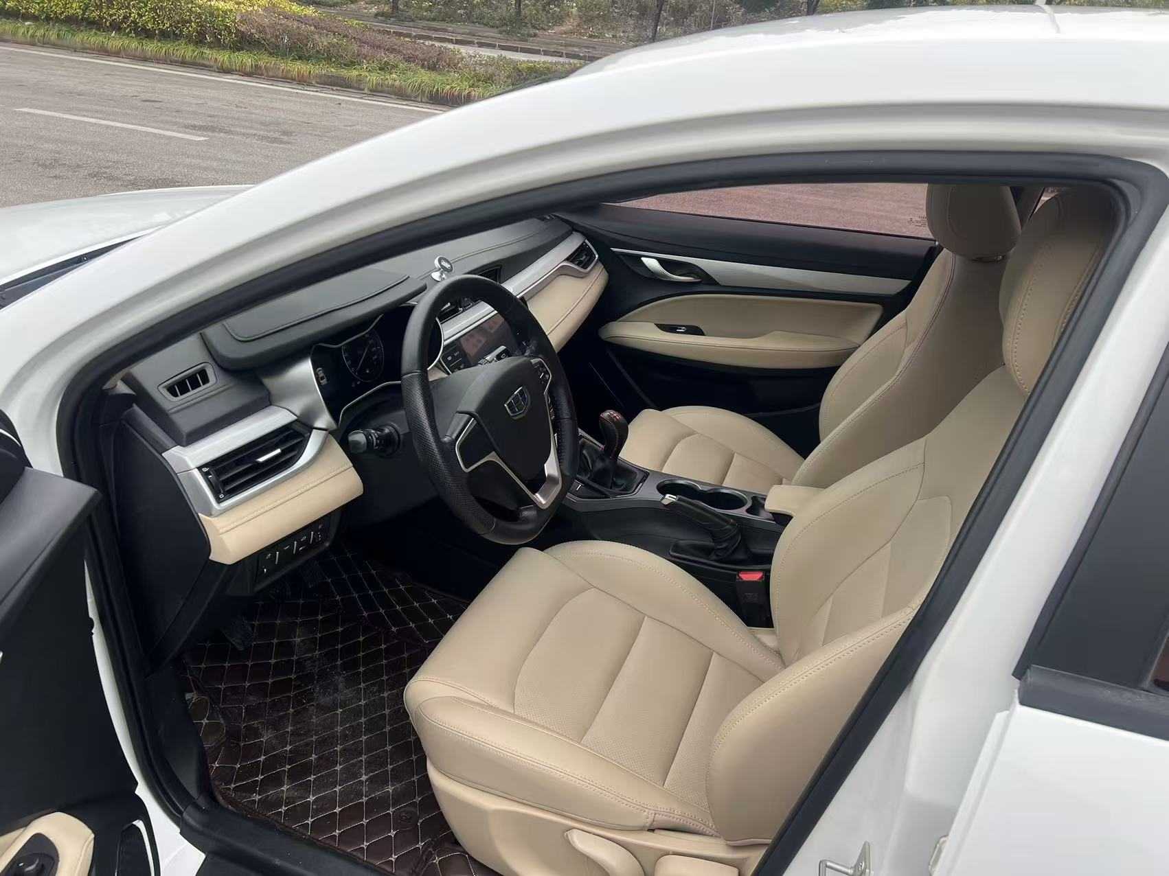 GEELY Emgrand 2018 car image #7