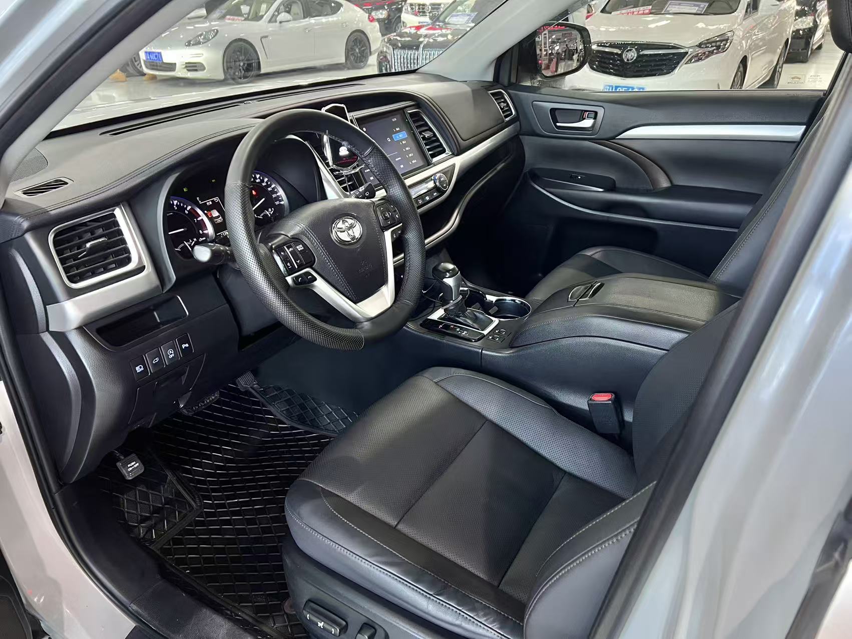 Toyota Highlander 2020 car image #7