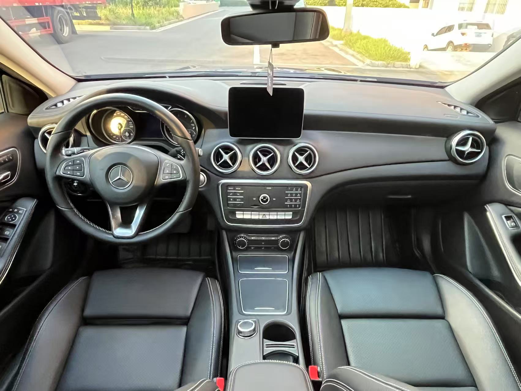 Mercedes-Benz GLA Class 2018 car image #7