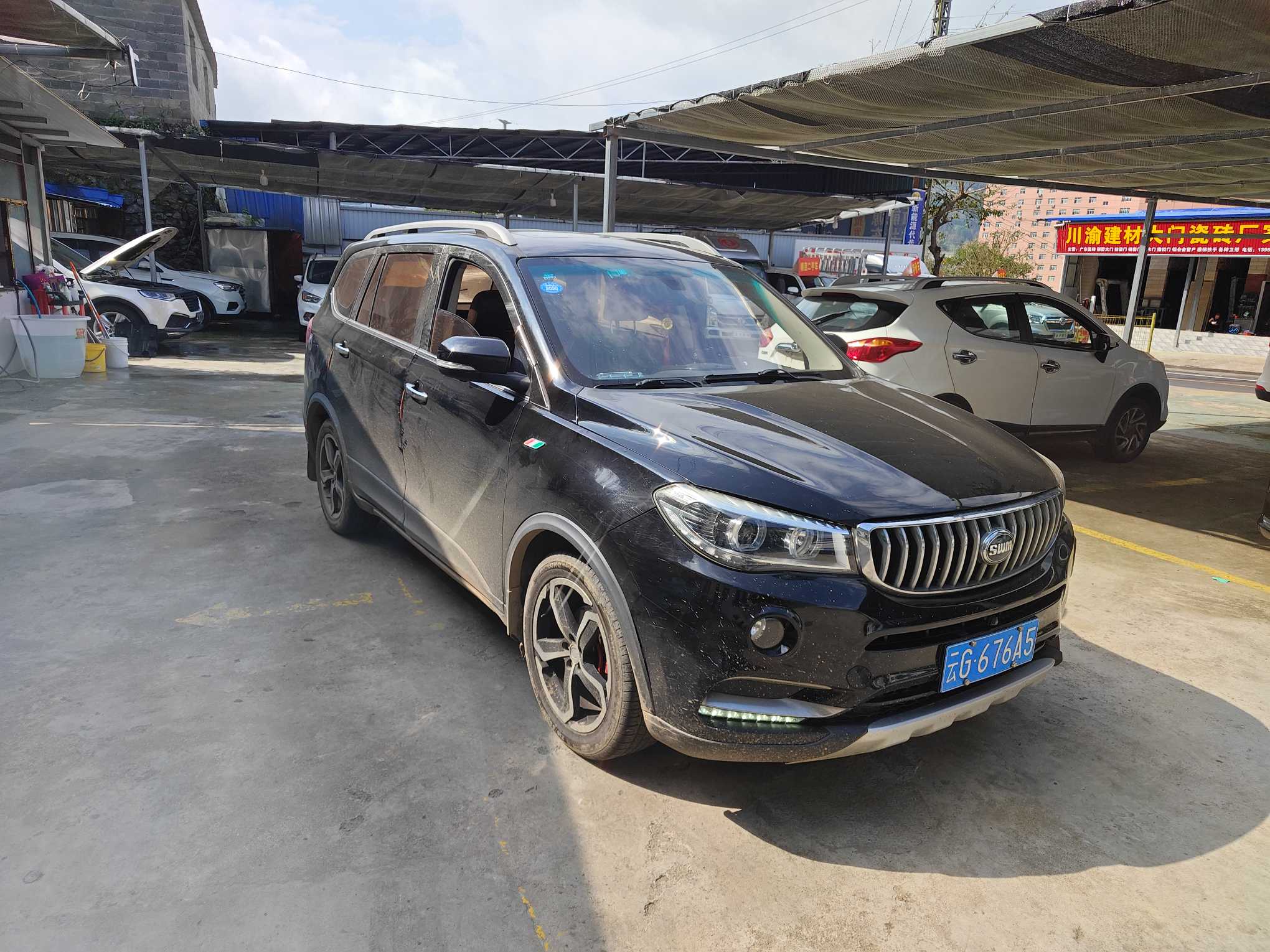 SWM X7 2017 car image #7