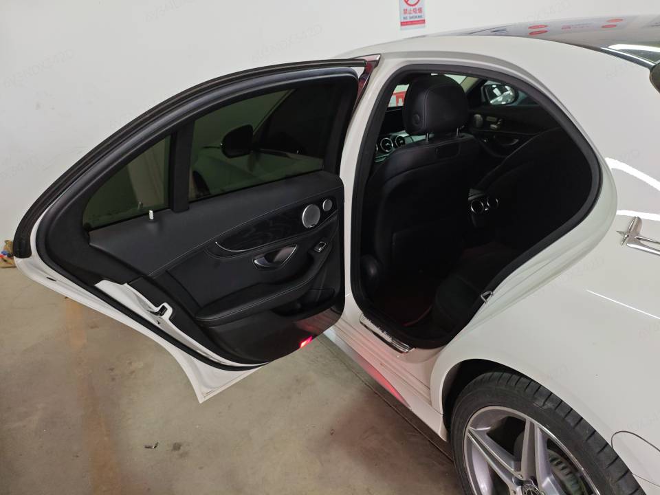 Mercedes-Benz C Class 2018 car image #7