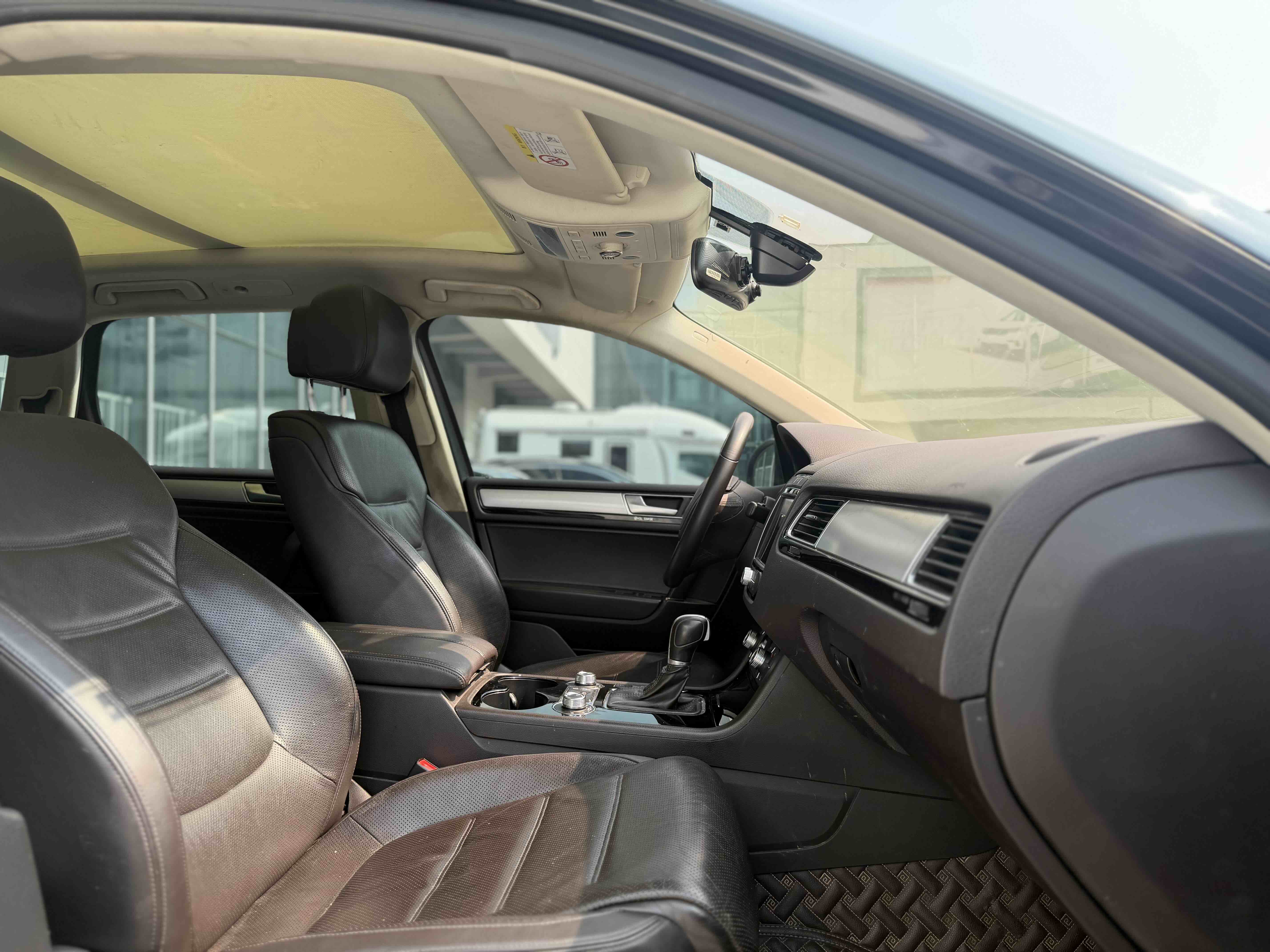 Volkswagen Touareg 2018 immagine di auto #7