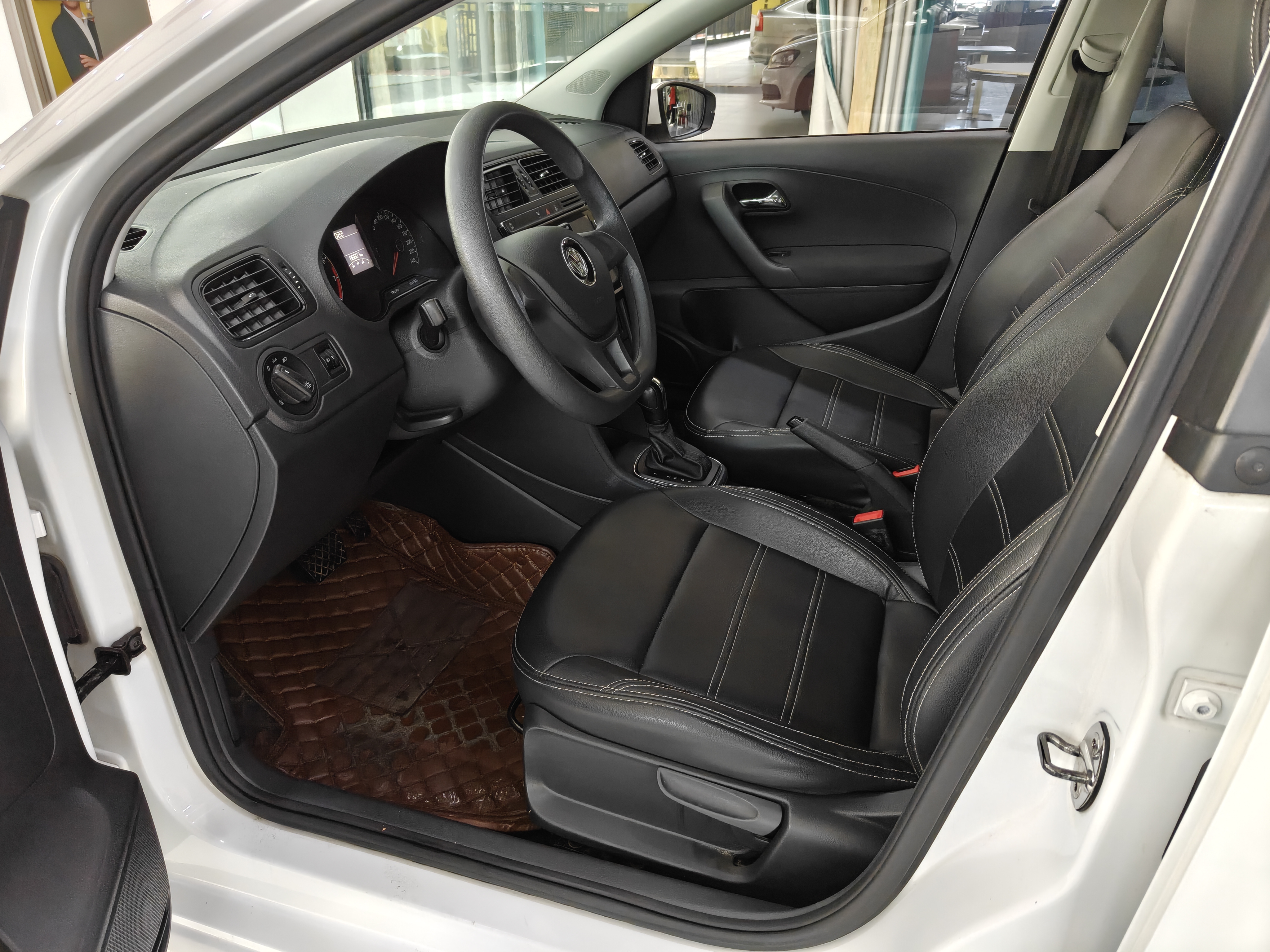 Volkswagen Polo 2018 car image #7