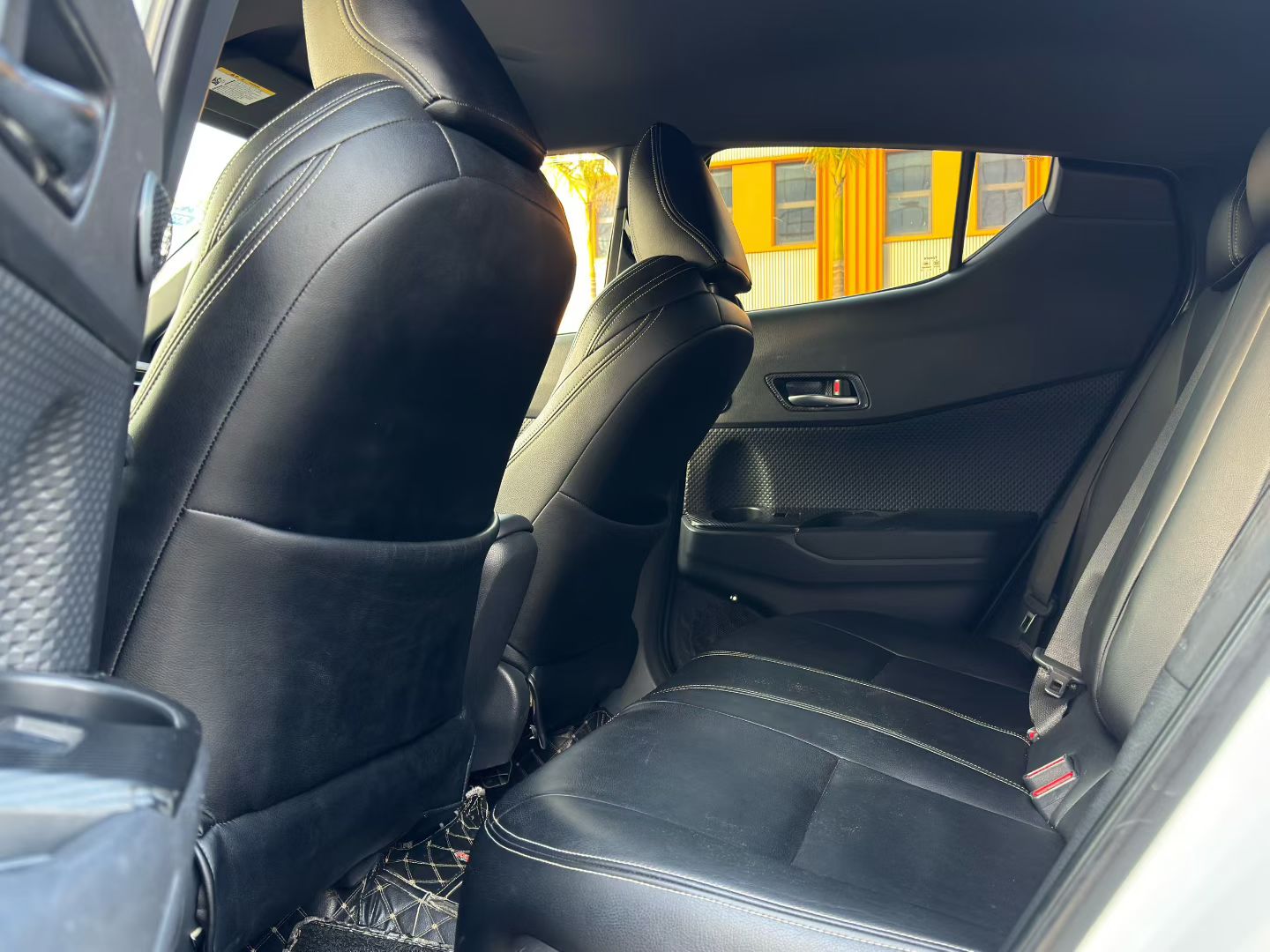 Toyota C-HR 2018 car image #7