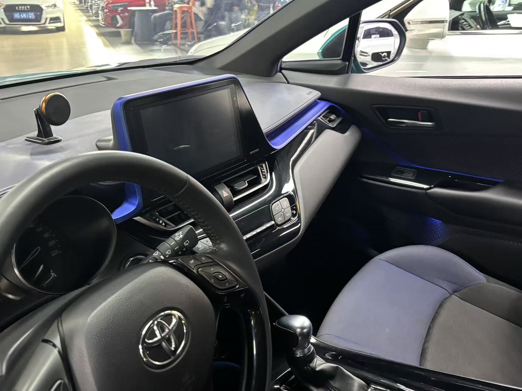 Toyota C-HR 2018 immagine di auto #7