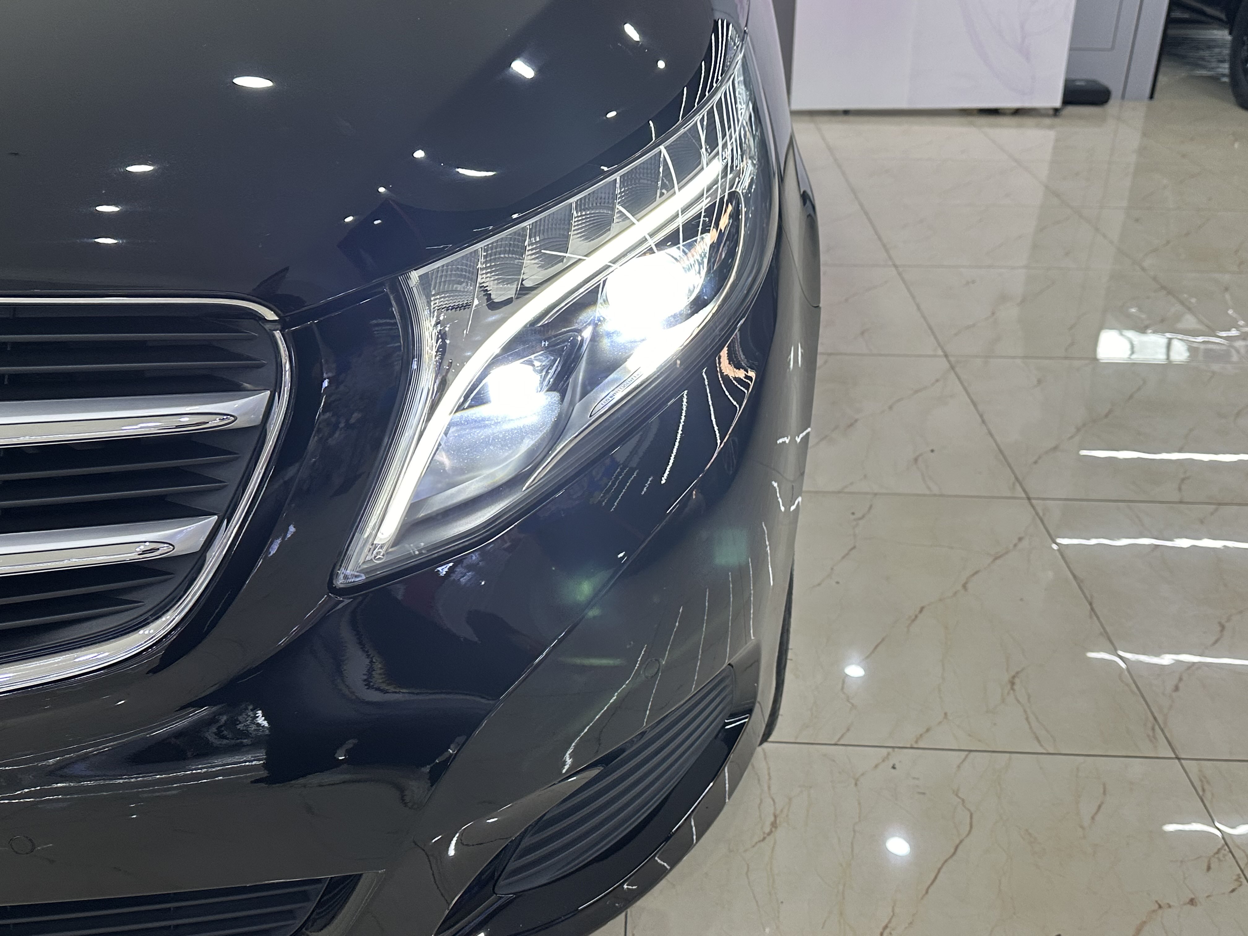 Mercedes-Benz V Class 2018 car image #7