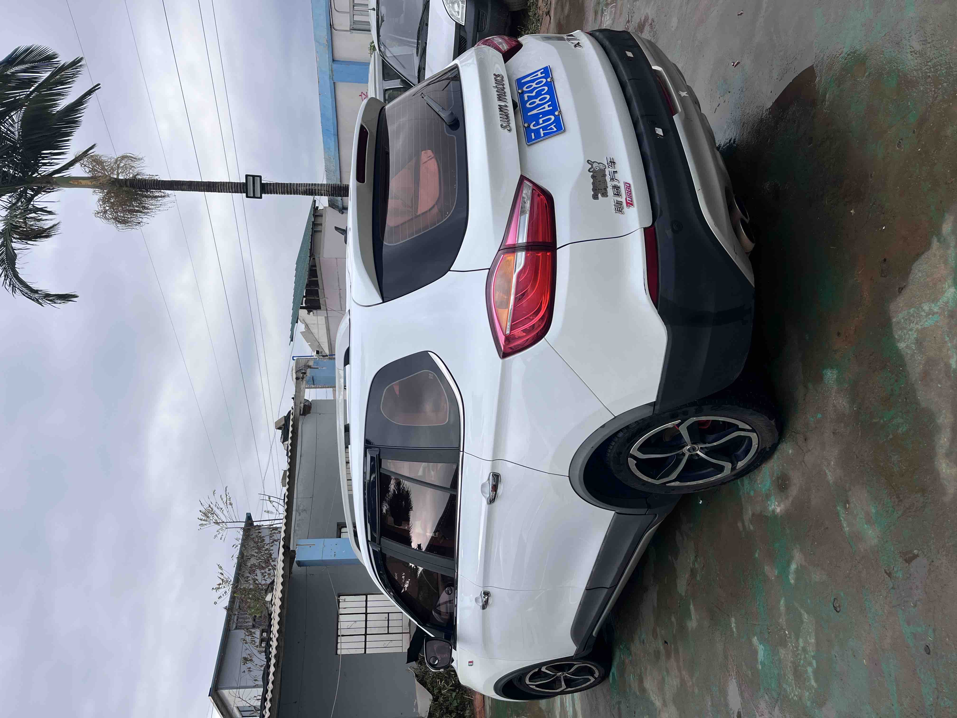 SWM X7 2018 immagine di auto #7