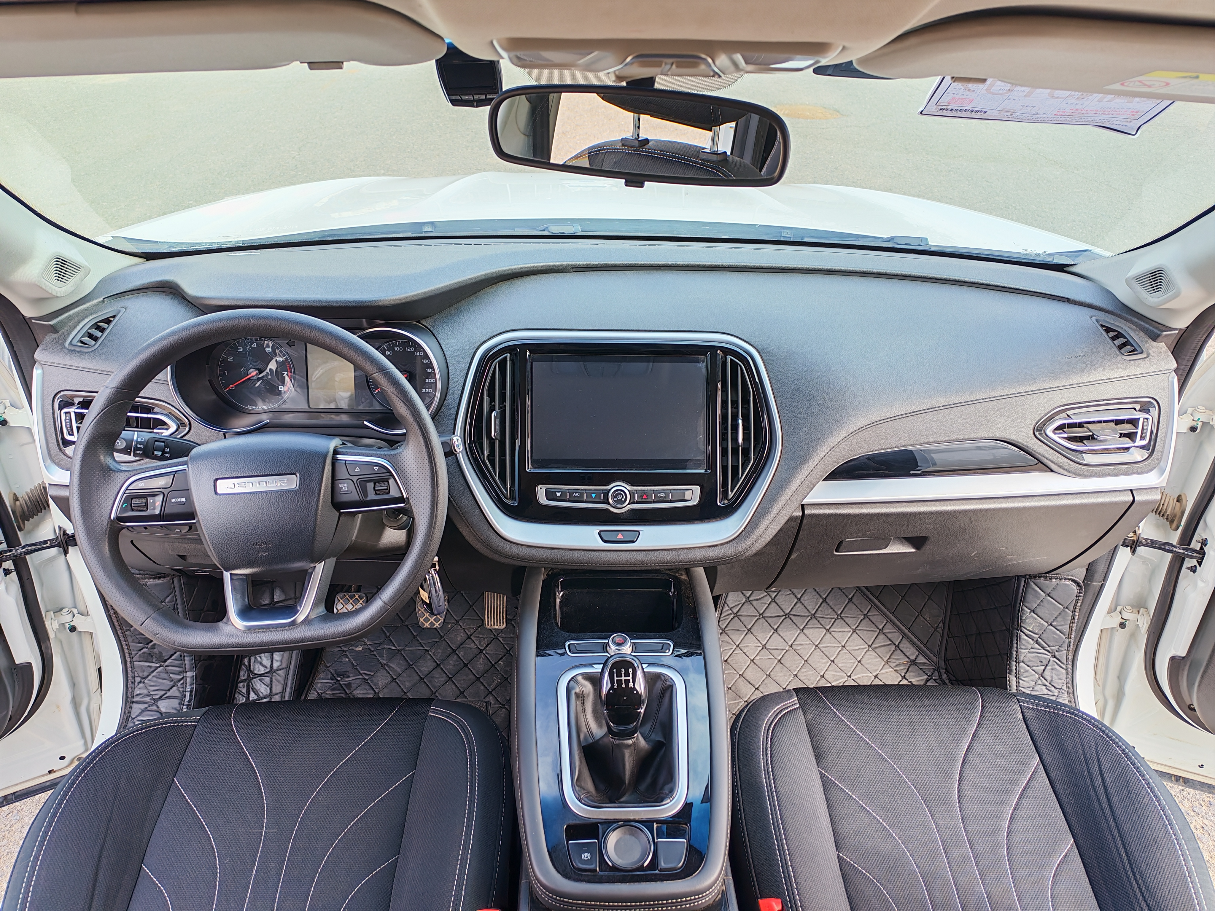 X70 2019 car image #7