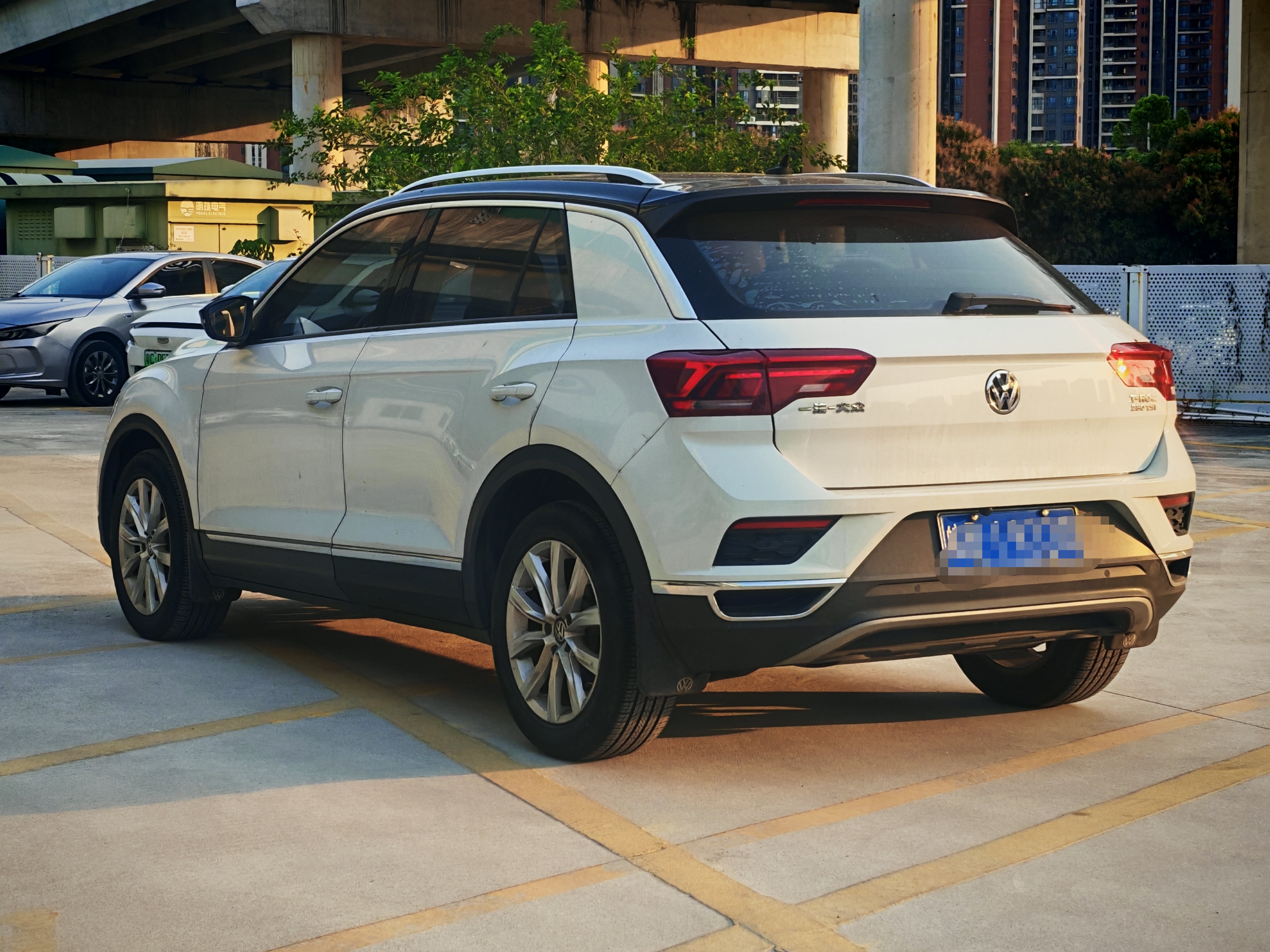 Volkswagen T-Roc 2019 car image #7