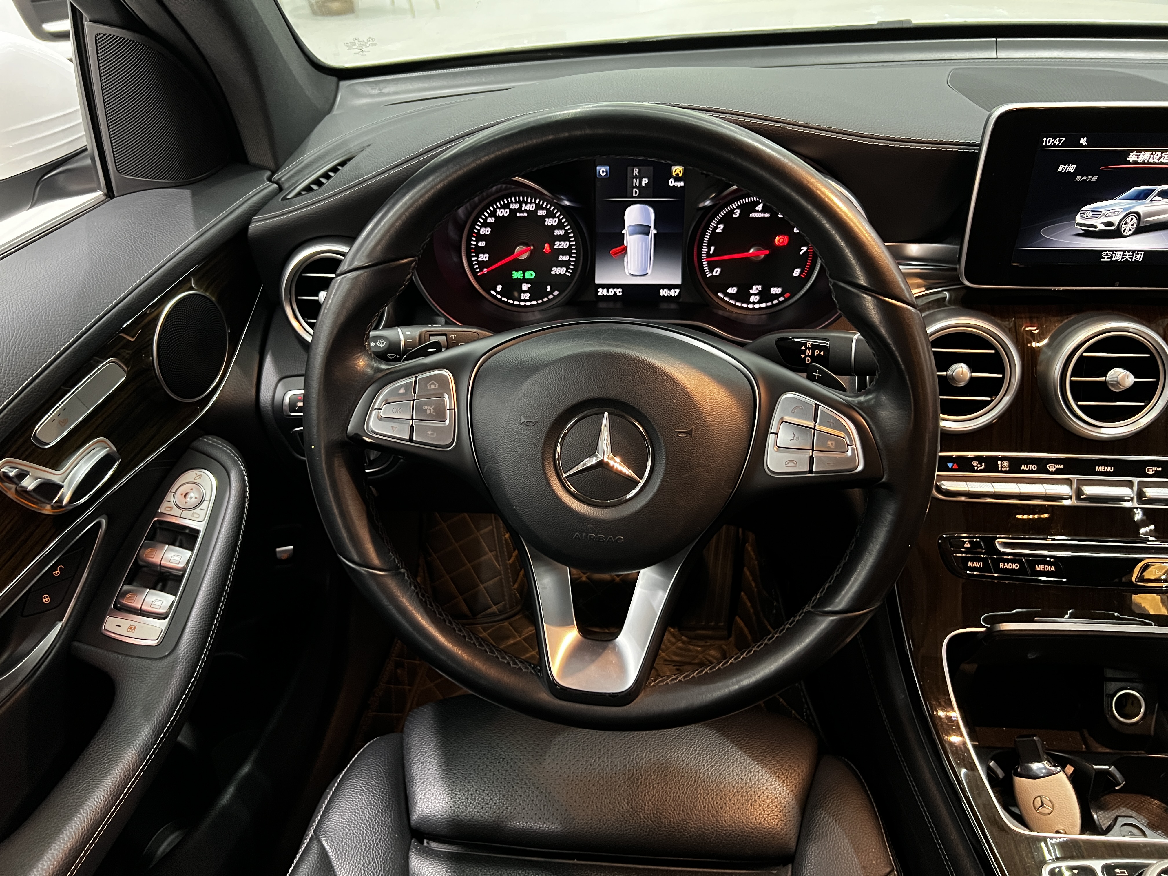 Mercedes-Benz GLC Class 2018 car image #7