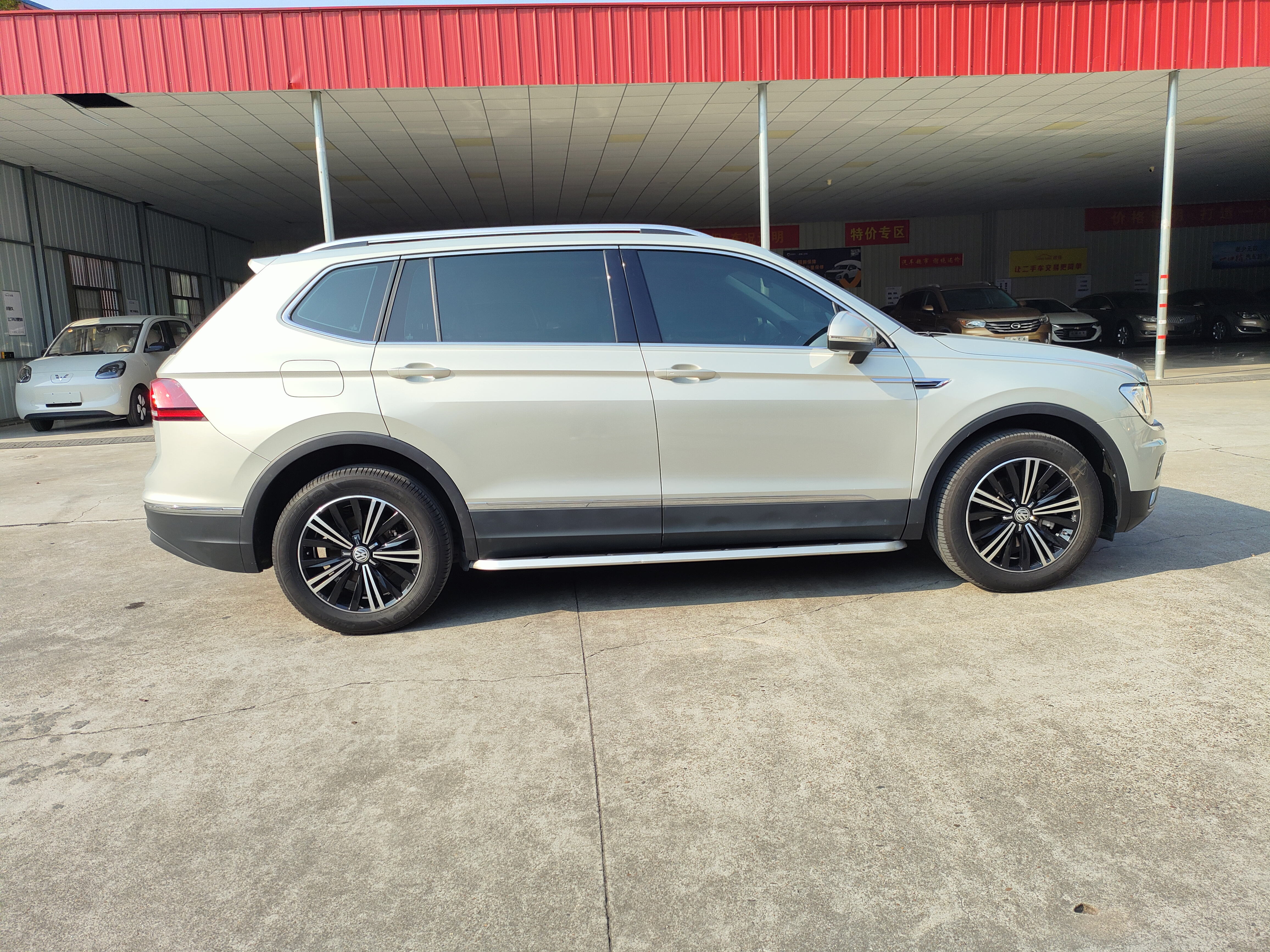 Volkswagen Tiguan L 2019 immagine di auto #7