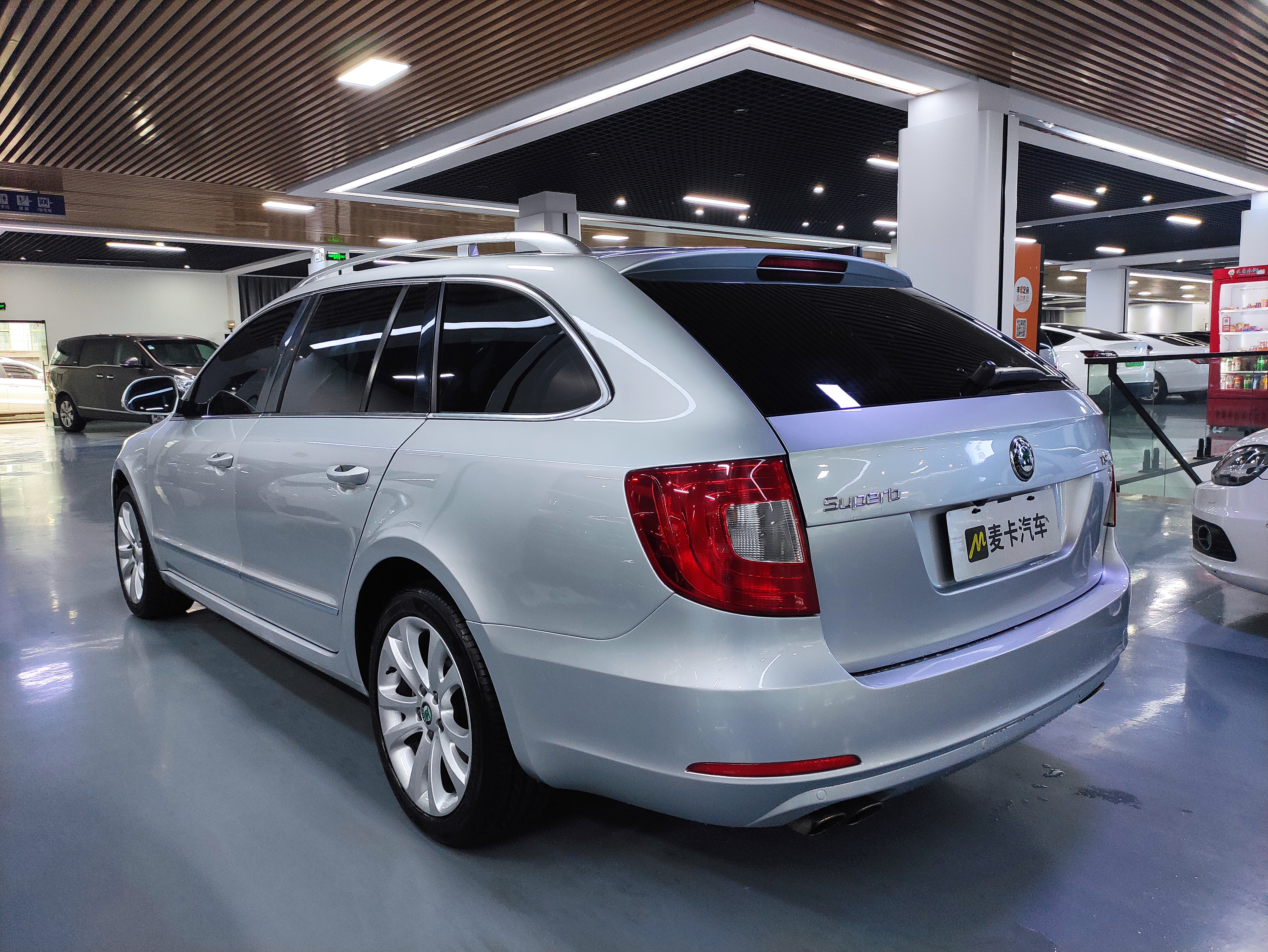 Skoda Superb Combi 2014 car image #7