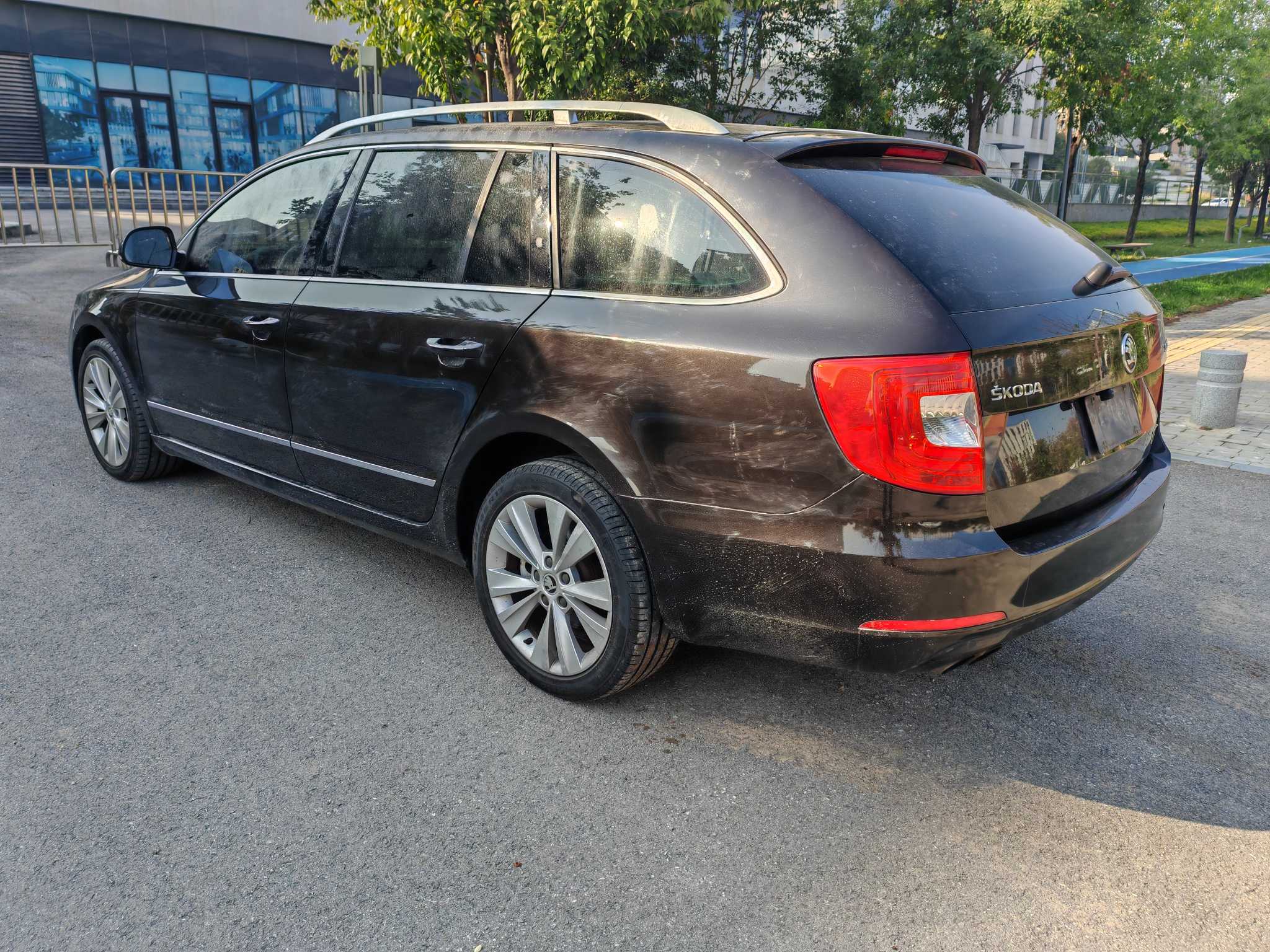 Skoda Superb Combi 2015 car image #7