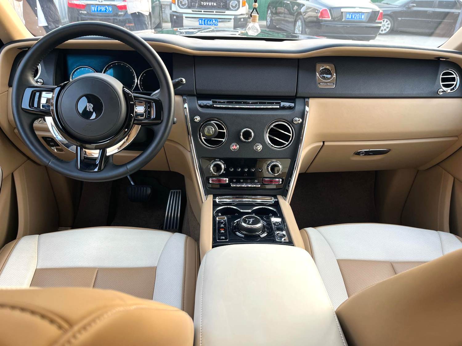 Volkswagen Cullinan 2019 car image #7
