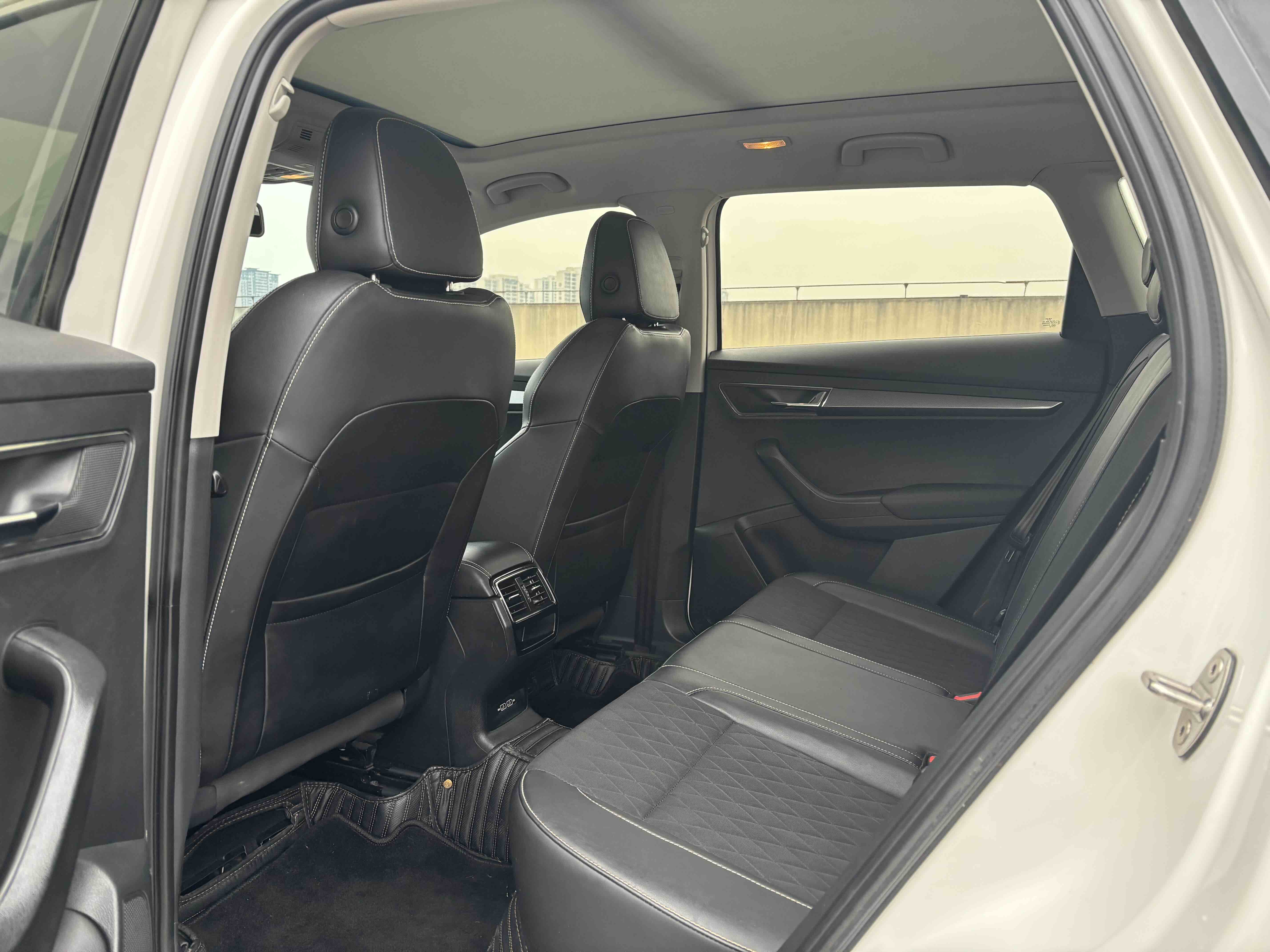 Skoda Karoq 2020 car image #7