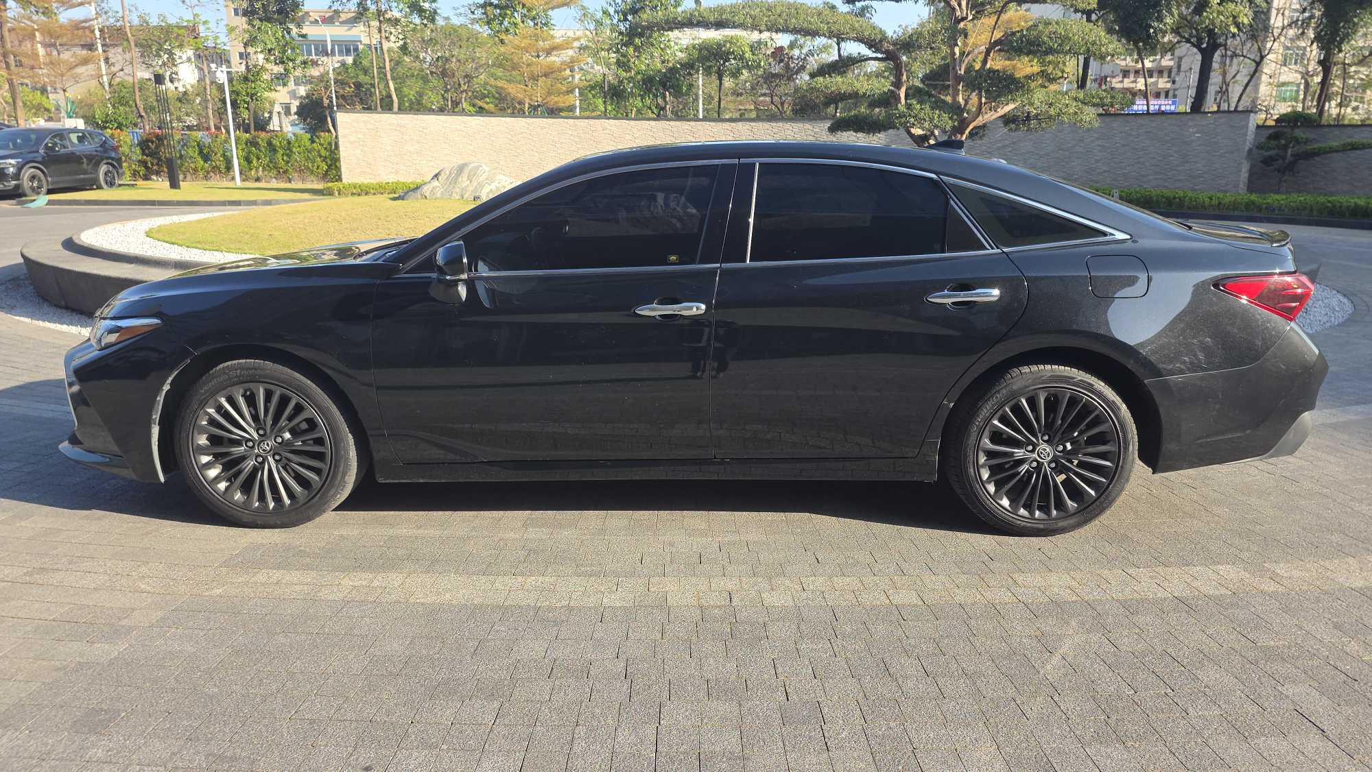 Toyota Avalon 2019 car image #7