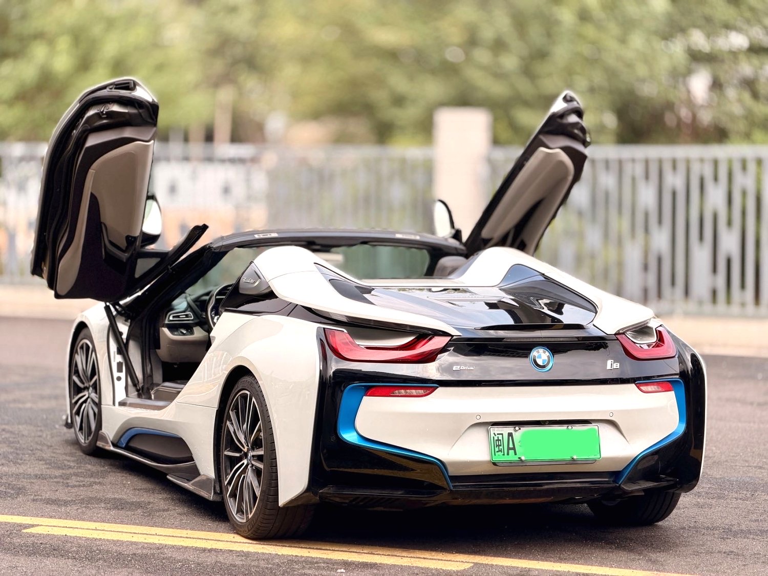 BMW i8 2020 car image #7