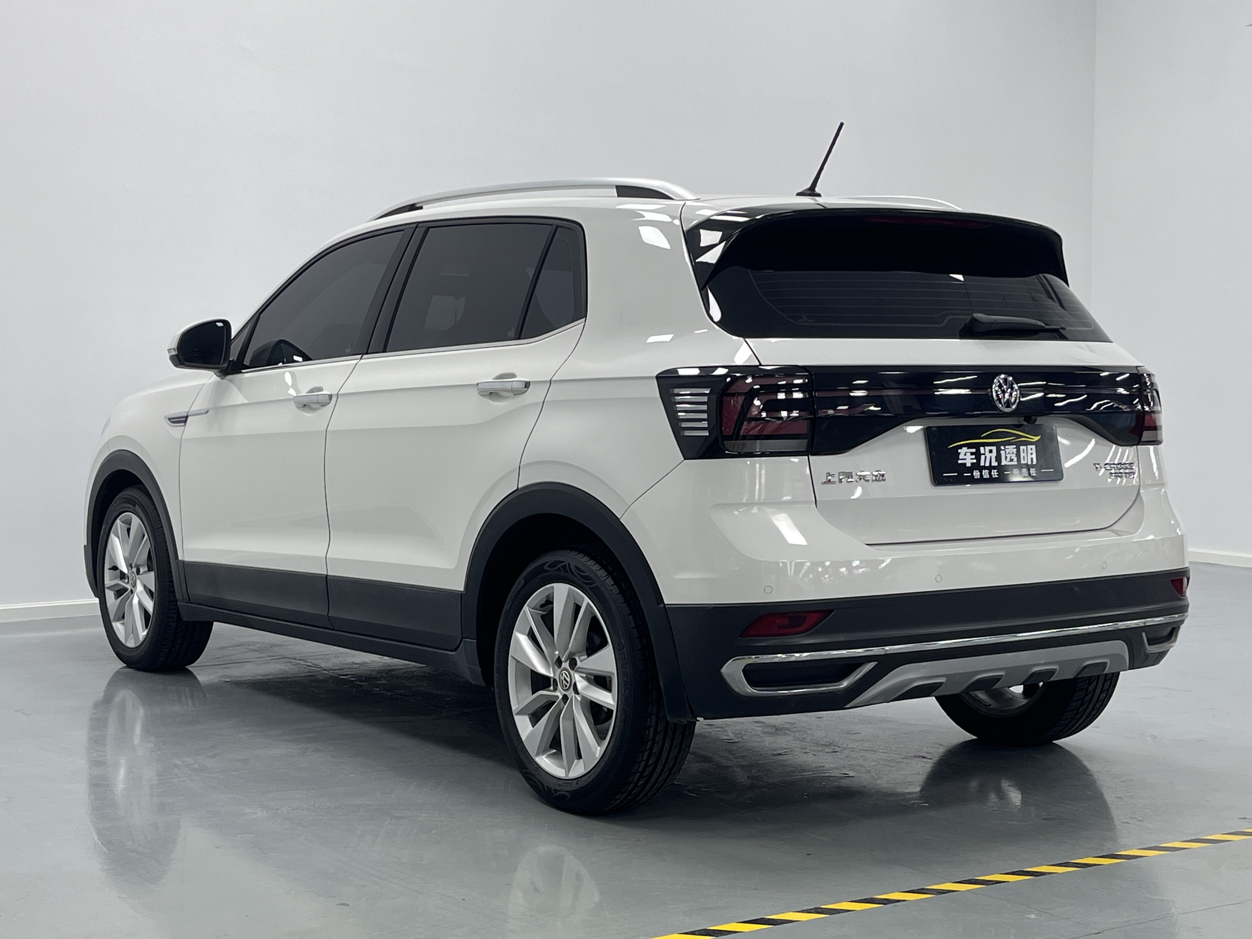Volkswagen 2019 car image #7