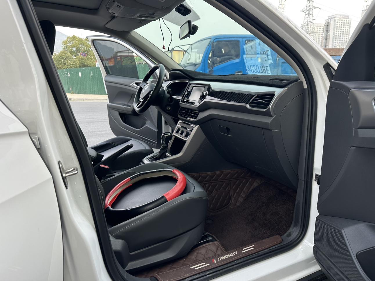 Volkswagen 2019 car image #7