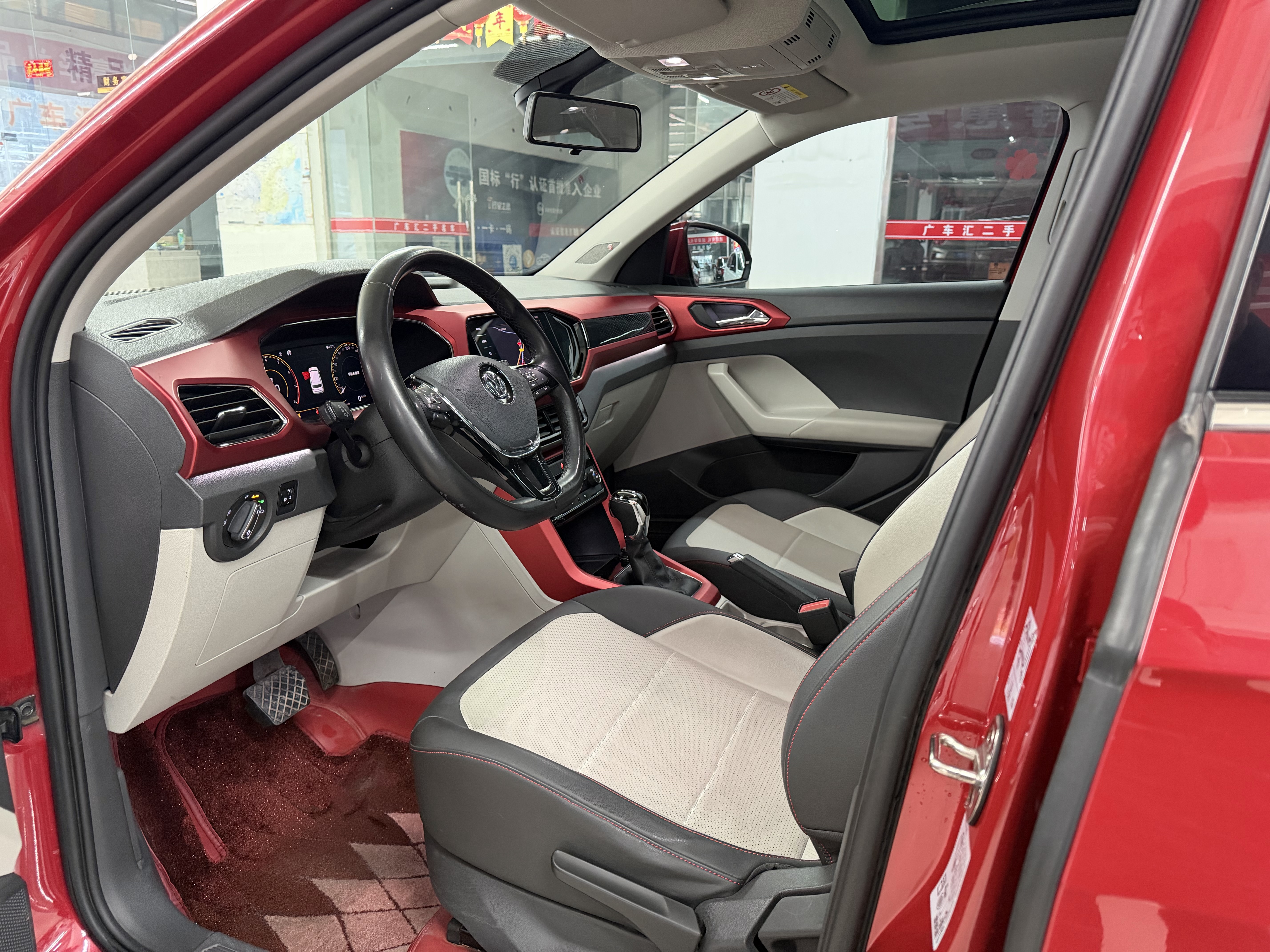 Volkswagen T-Cross 2019 car image #7