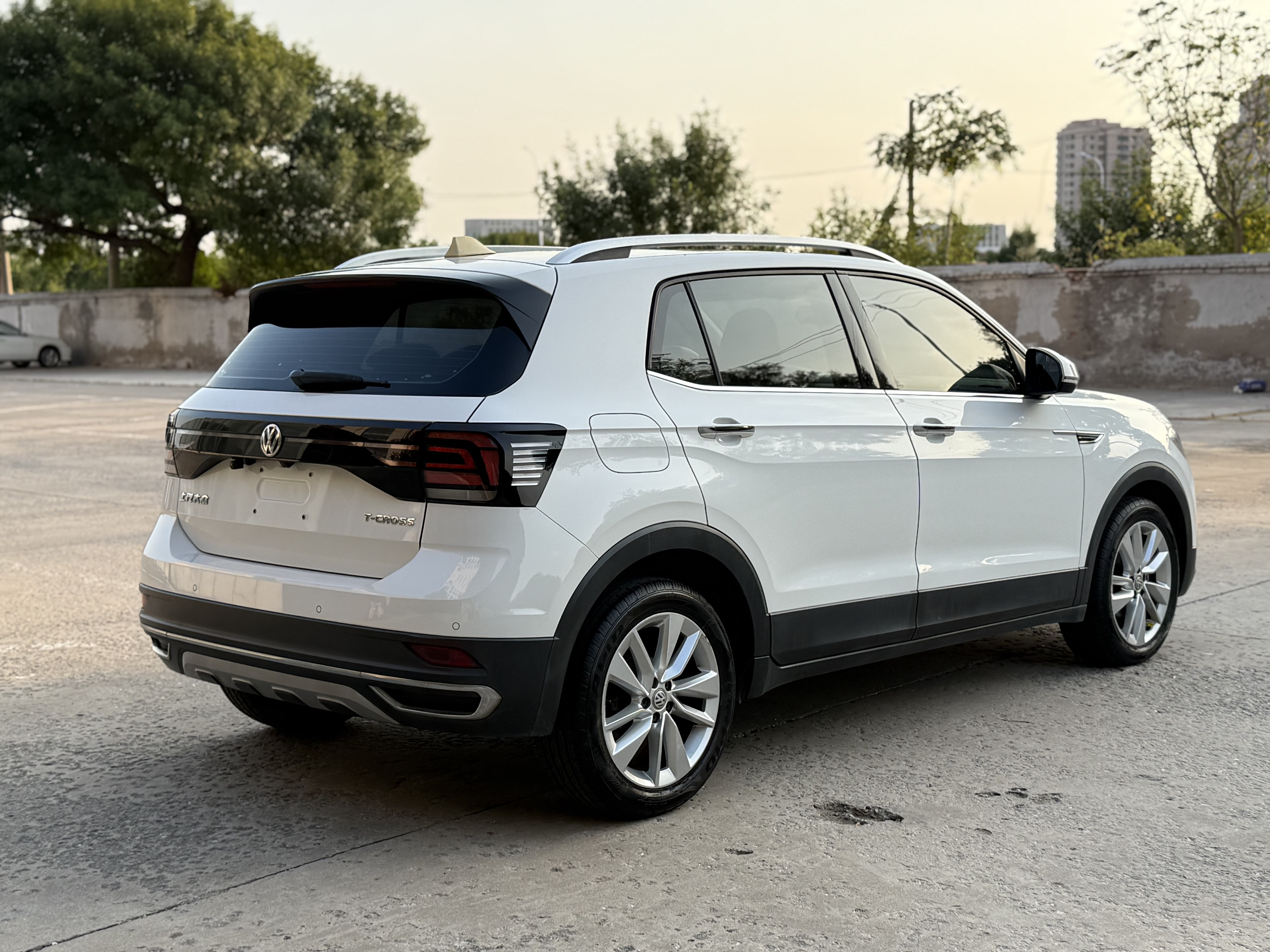 Volkswagen T-Cross 2020 car image #7