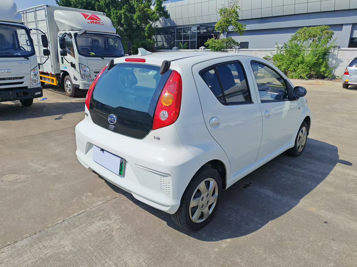 BYD e1 2019 car image #7