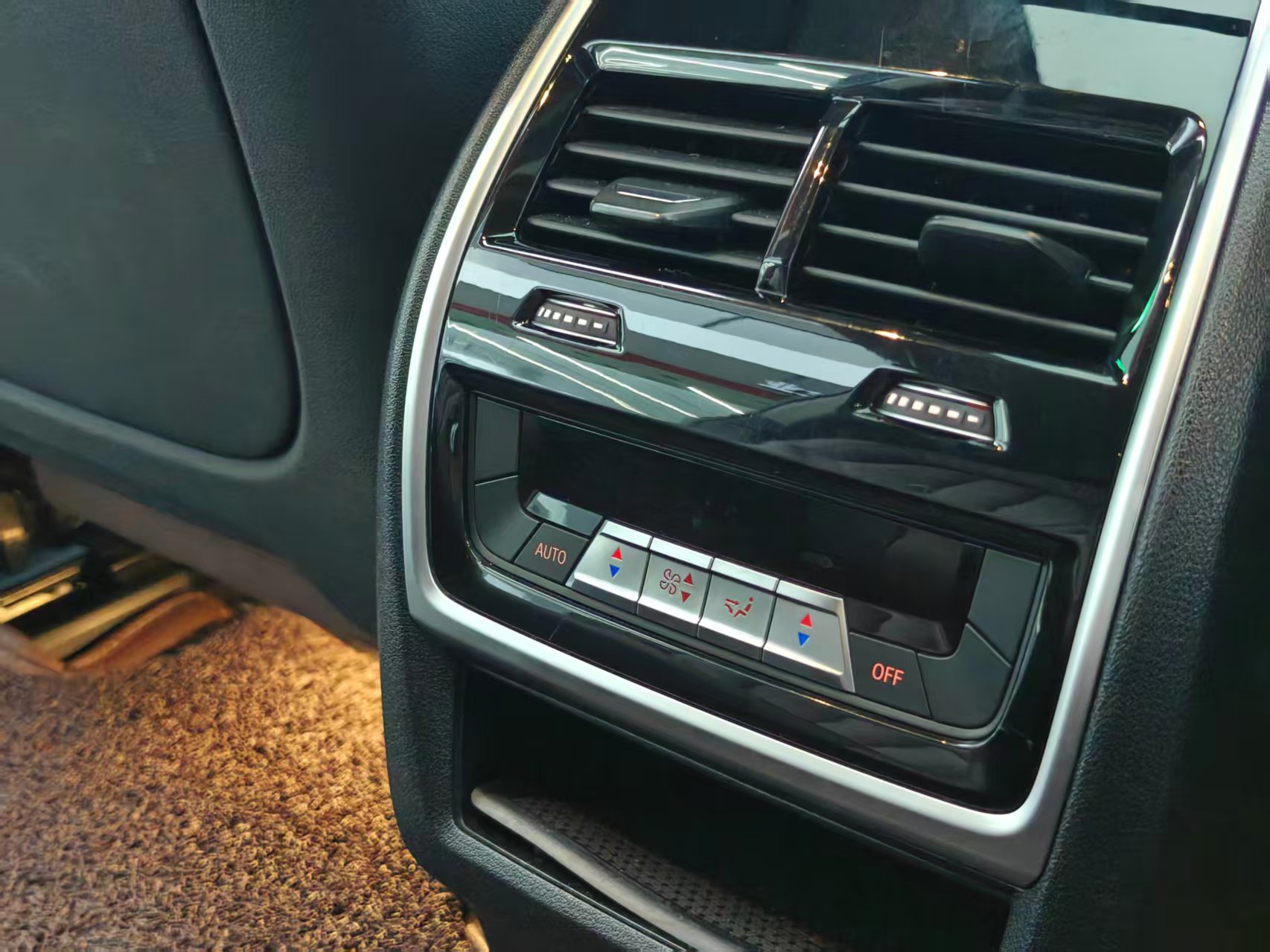 BMW X7 M60i 2019 car image #7