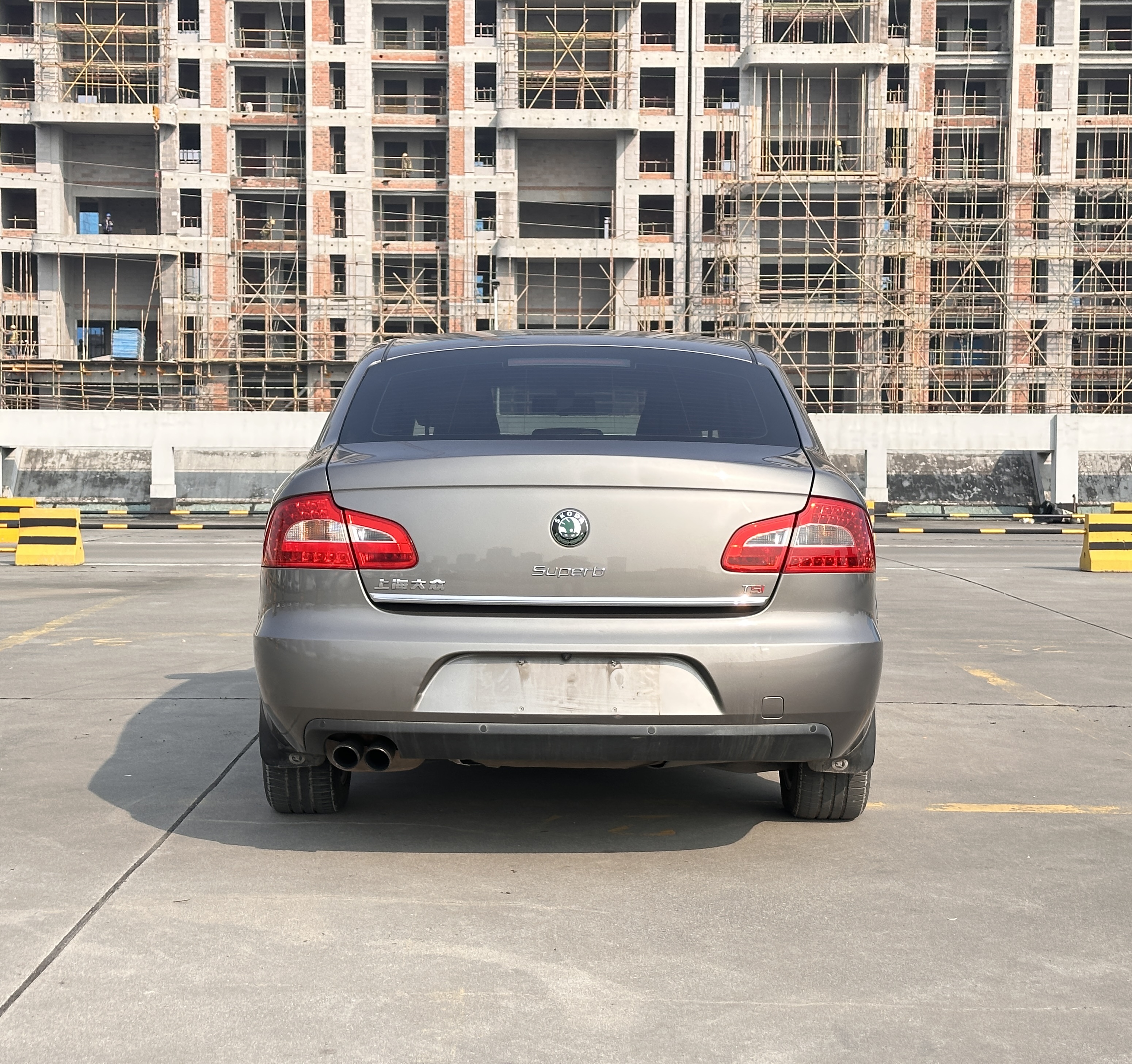 Skoda Superb 2011 car image #7