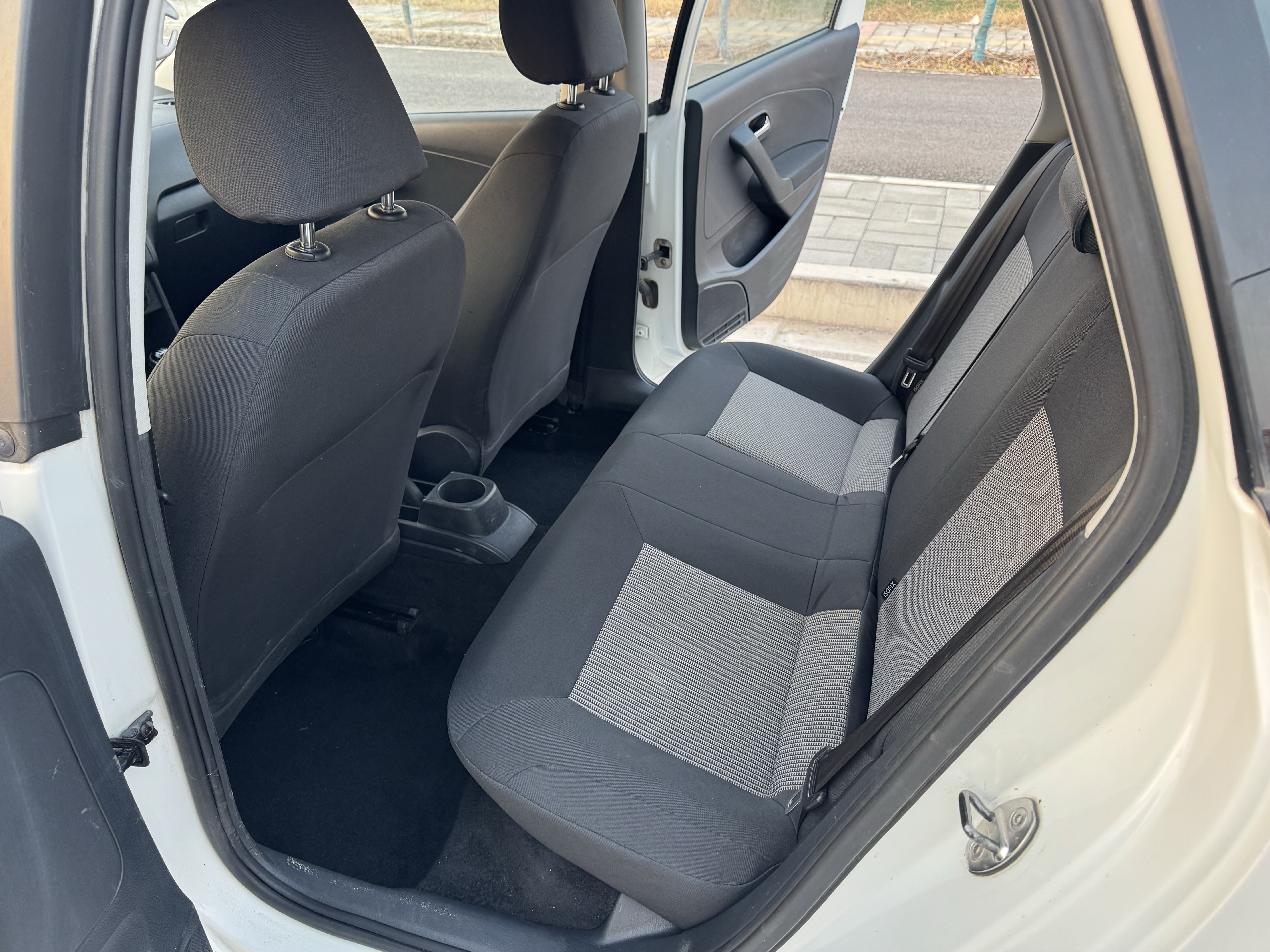Volkswagen Polo 2015 car image #7