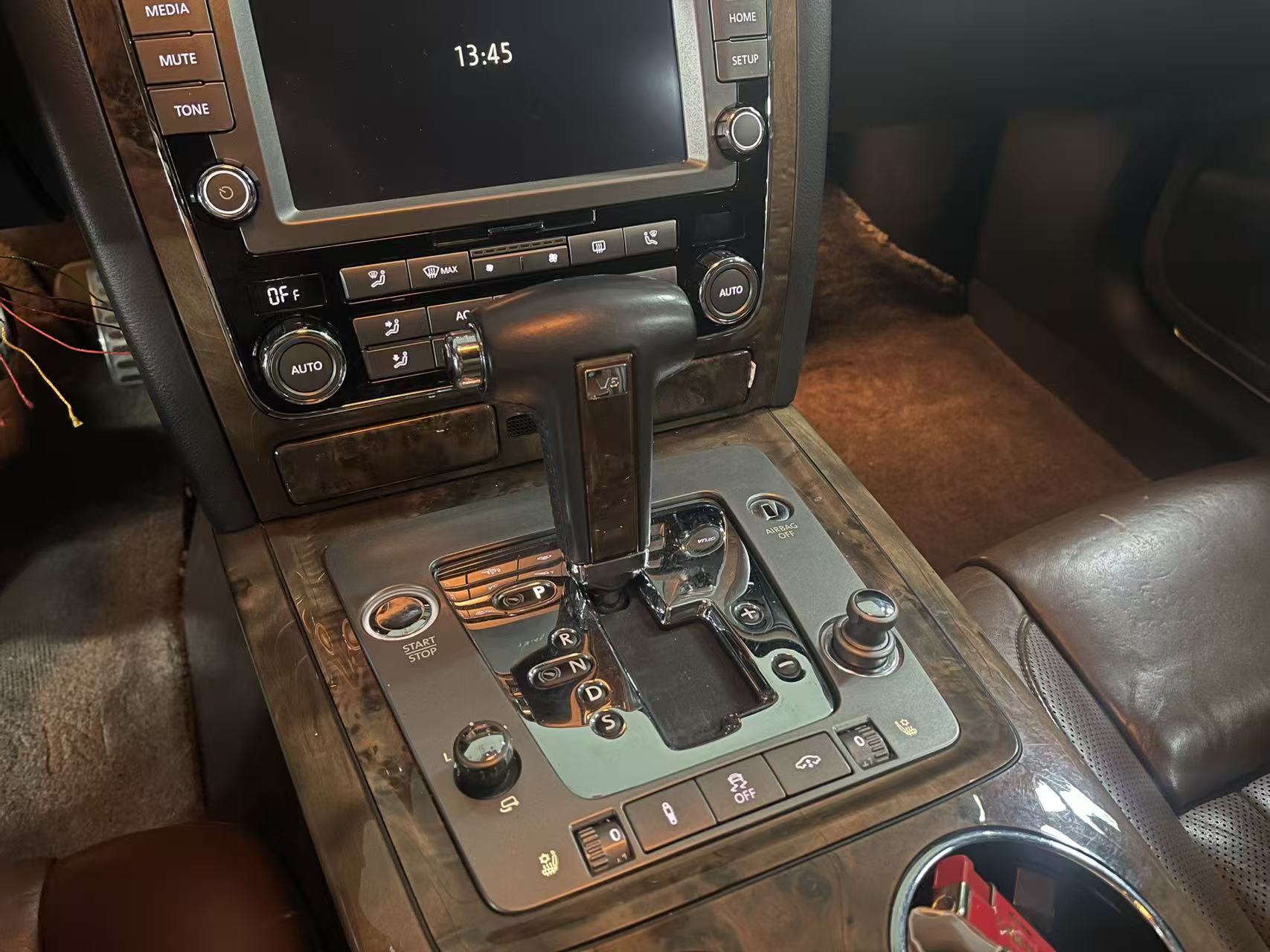 Volkswagen Pheaton 2011 immagine di auto #7