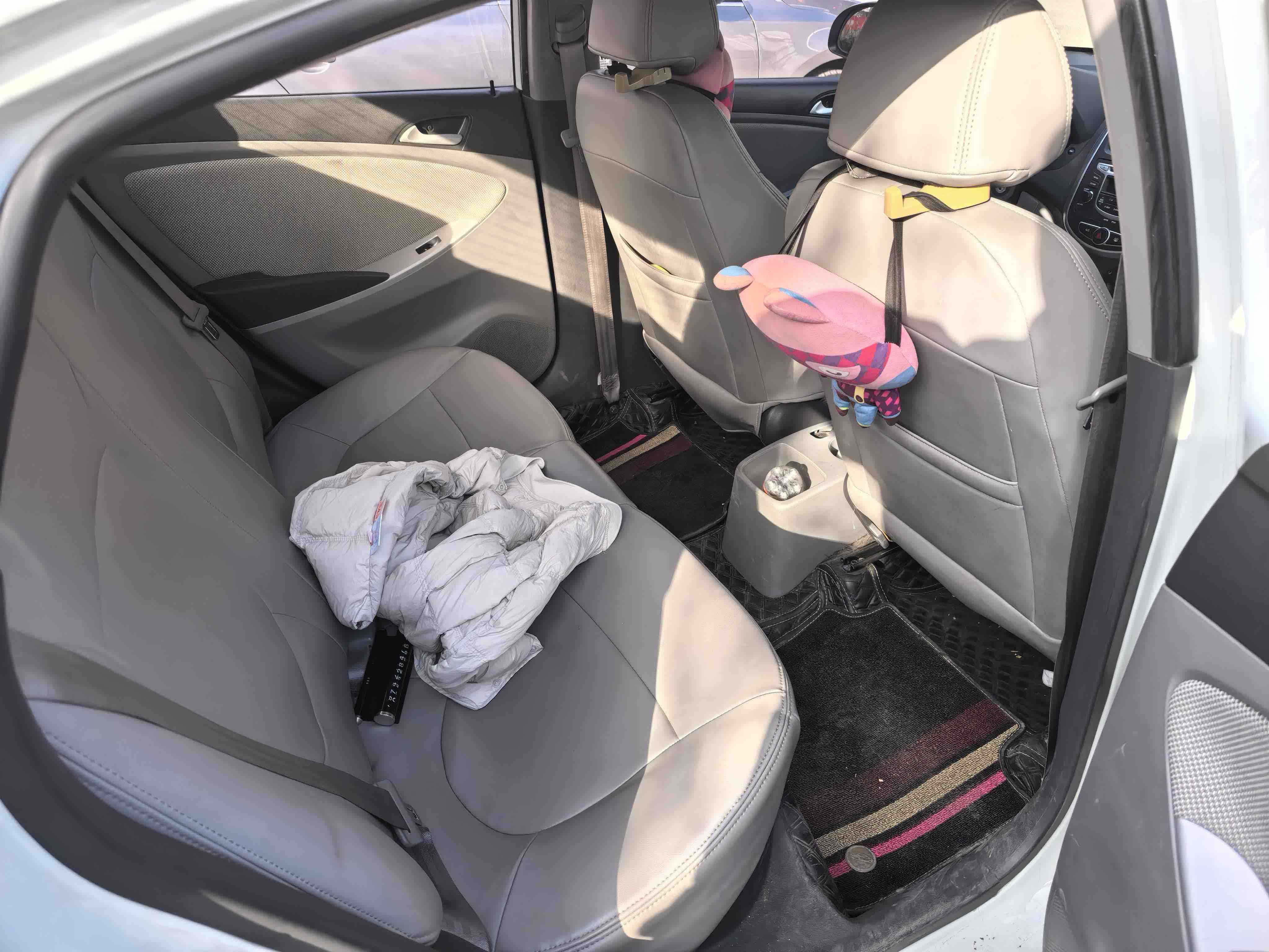 Hyundai Reina 2014 car image #7