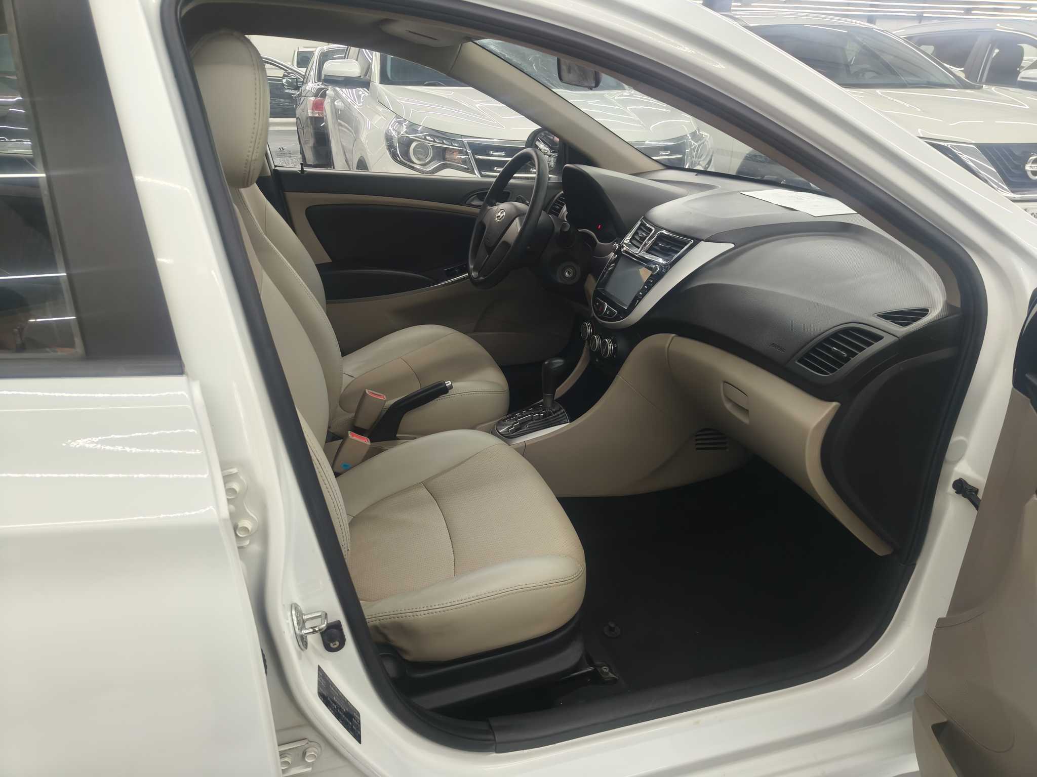 Hyundai Reina 2016 #7 Hyundai Reina 2016 car image #7