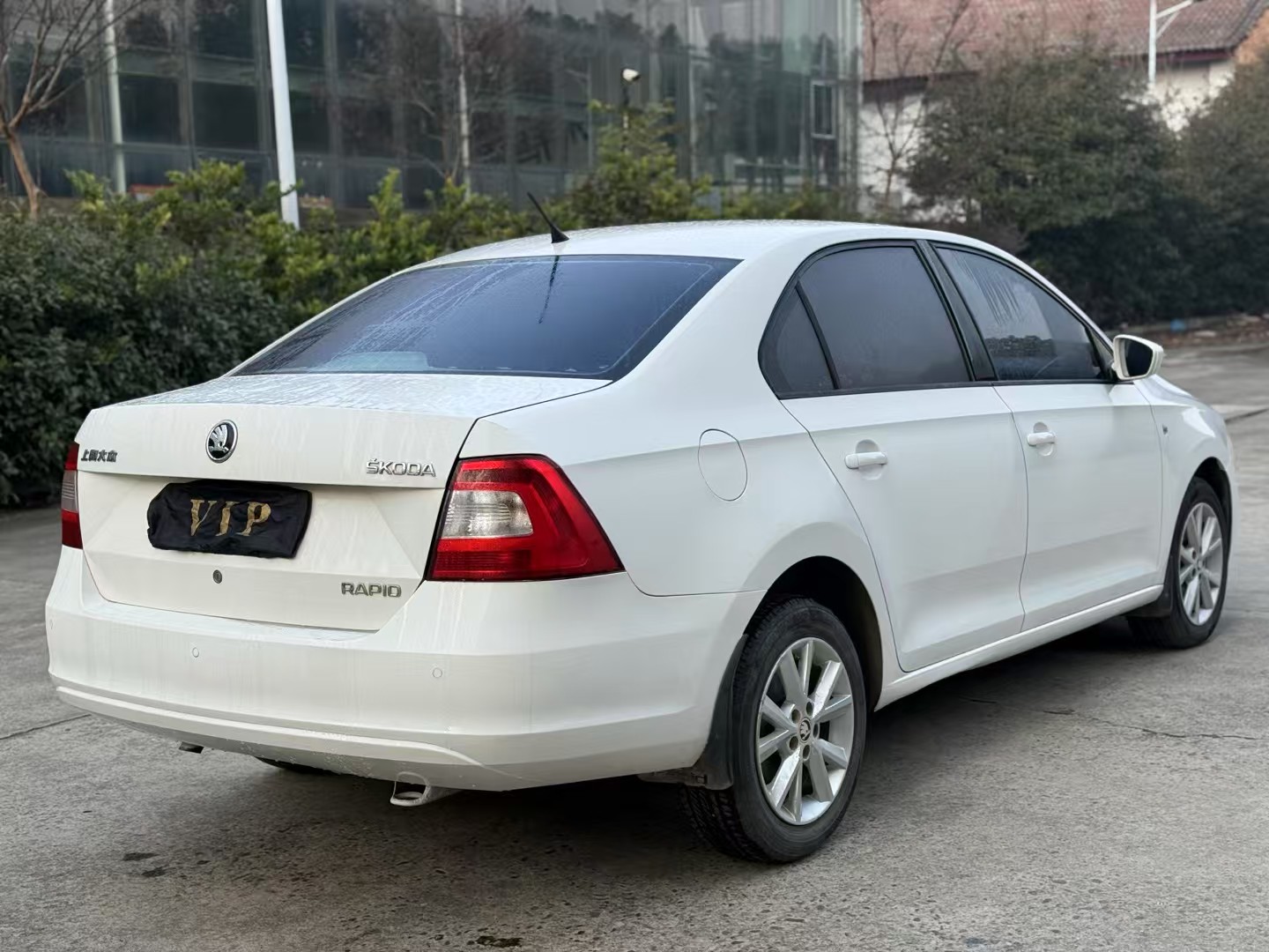 Skoda Rapid 2015 car image #7