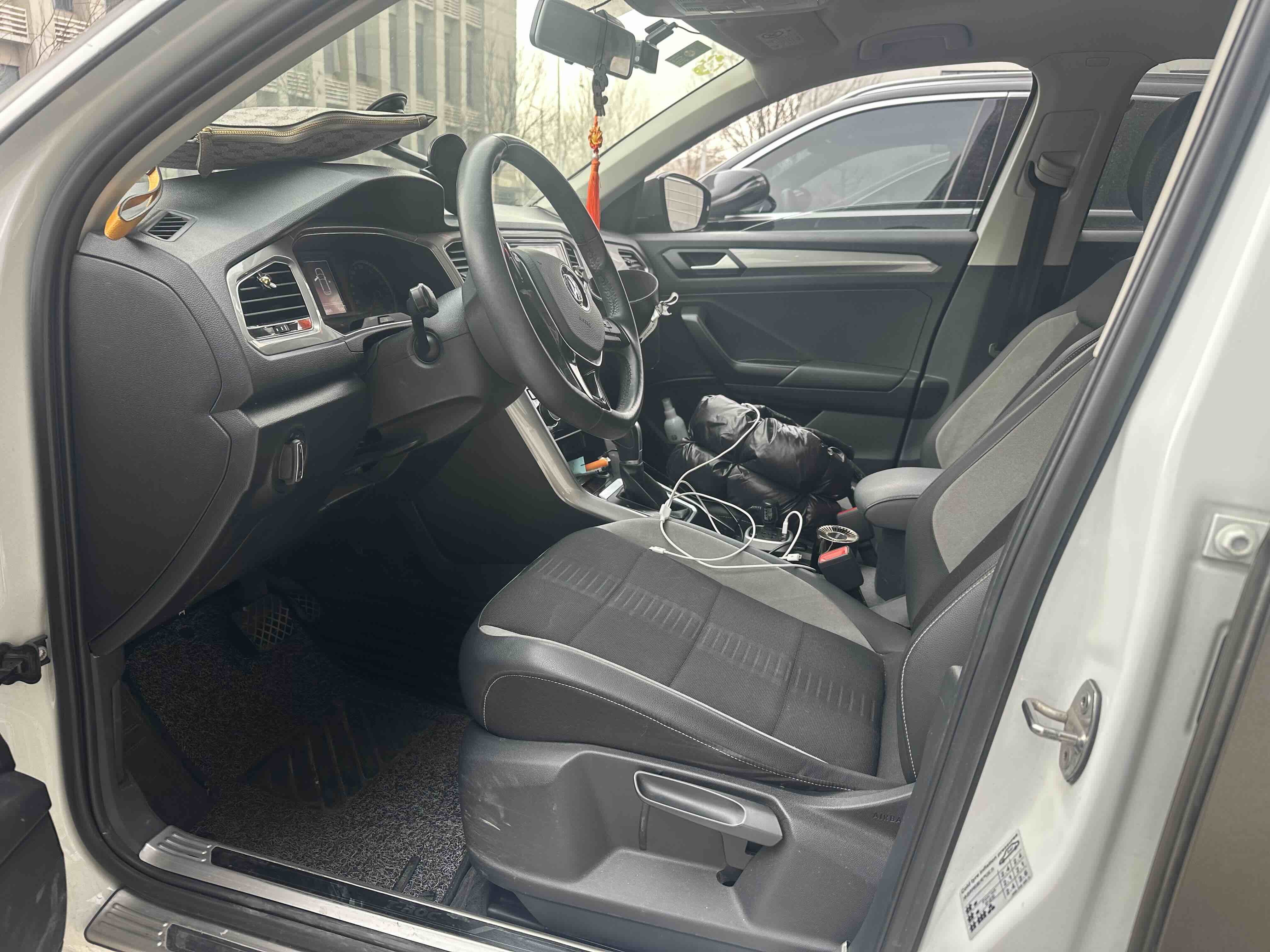 Volkswagen T-Roc 2019 car image #7