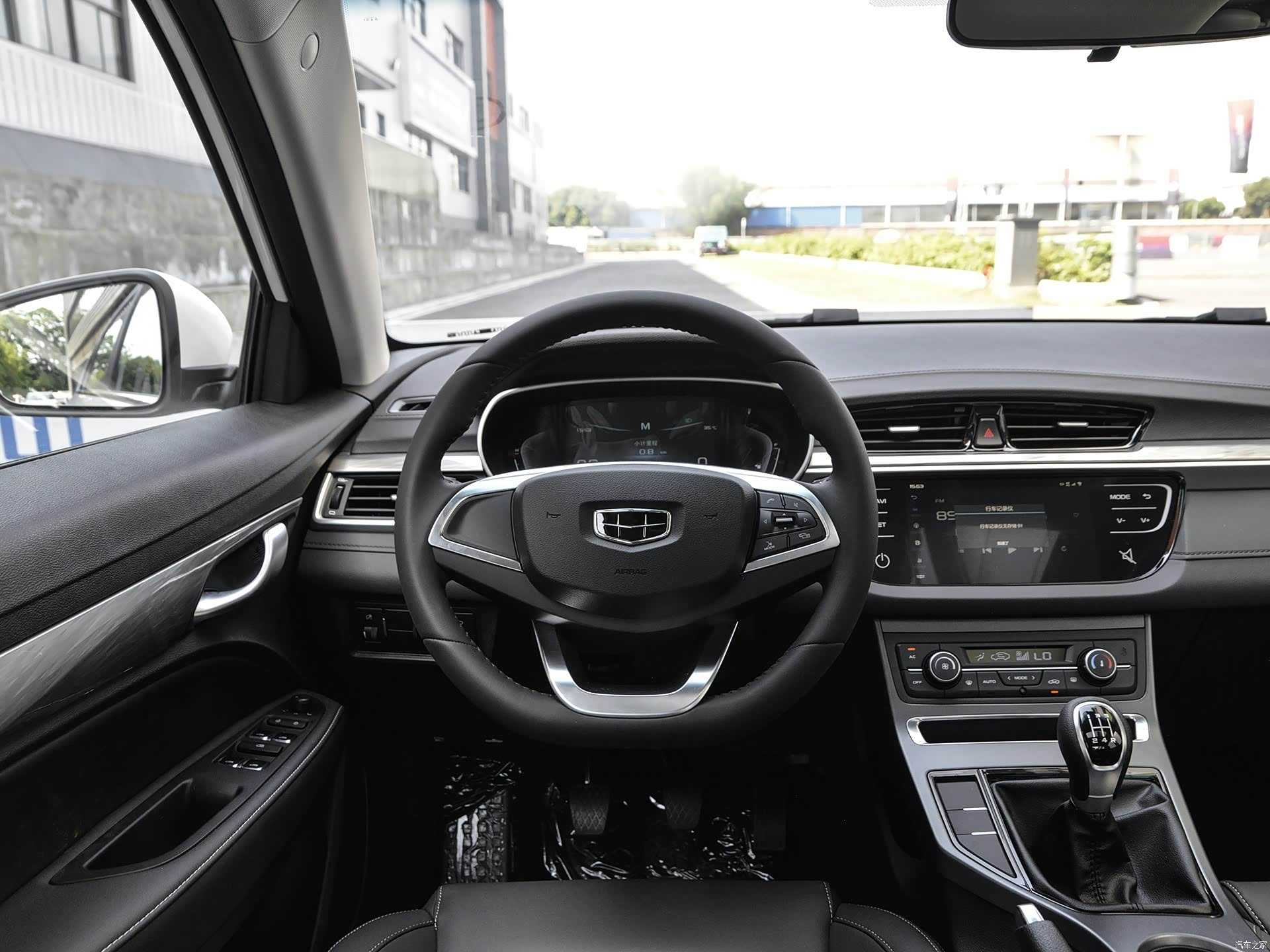 Emgrand 2019 car image #7