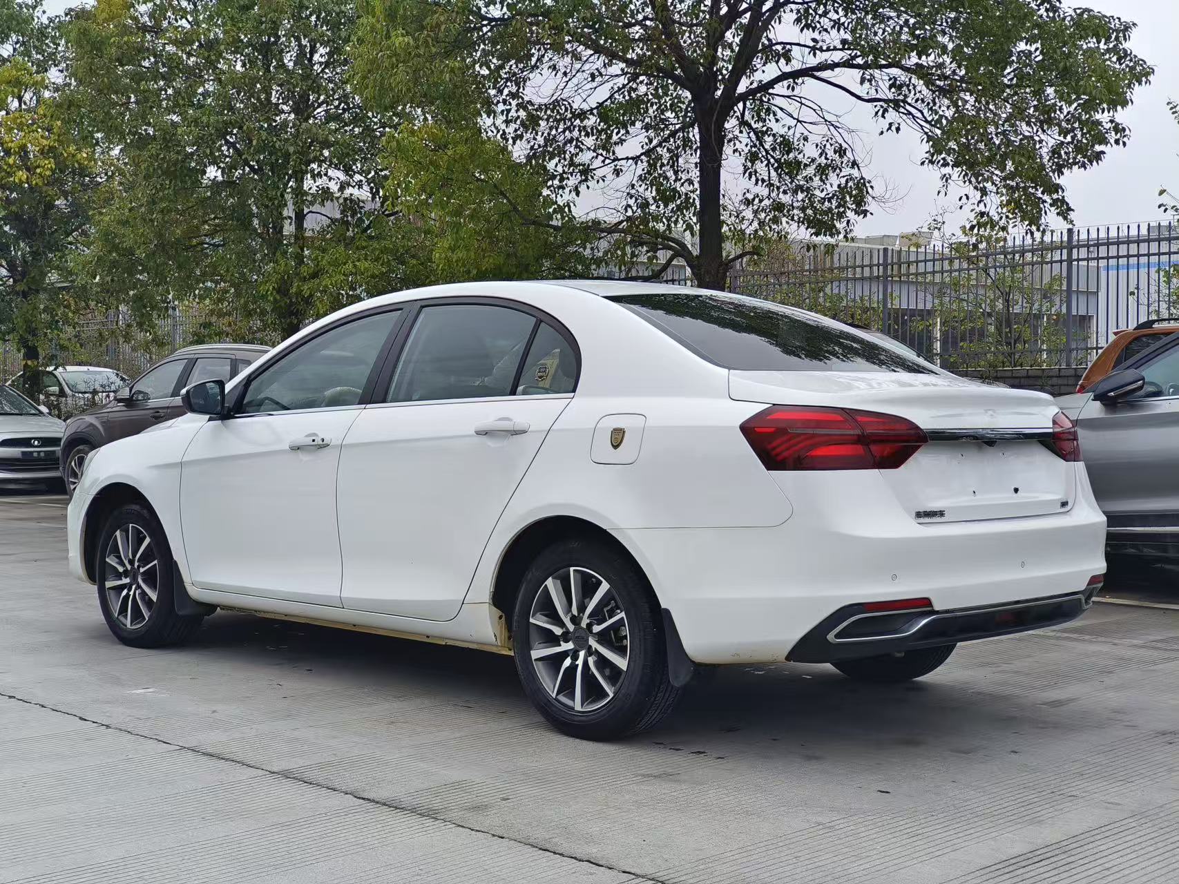 GEELY Emgrand 2019 #7 GEELY Emgrand 2019 car image #7
