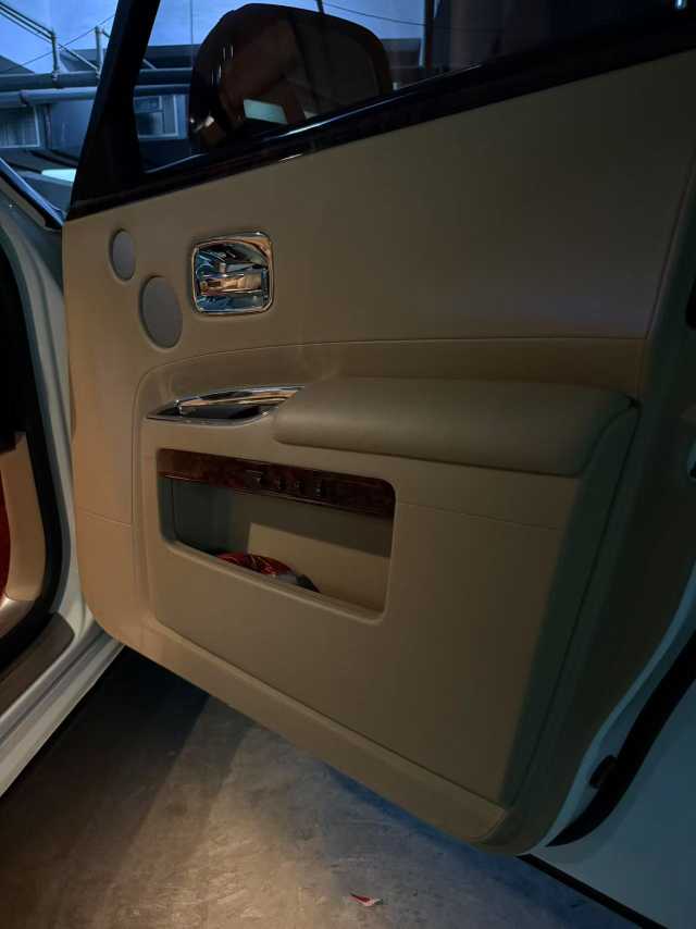 劳斯莱斯 古思特 2011 汽车图片 #7