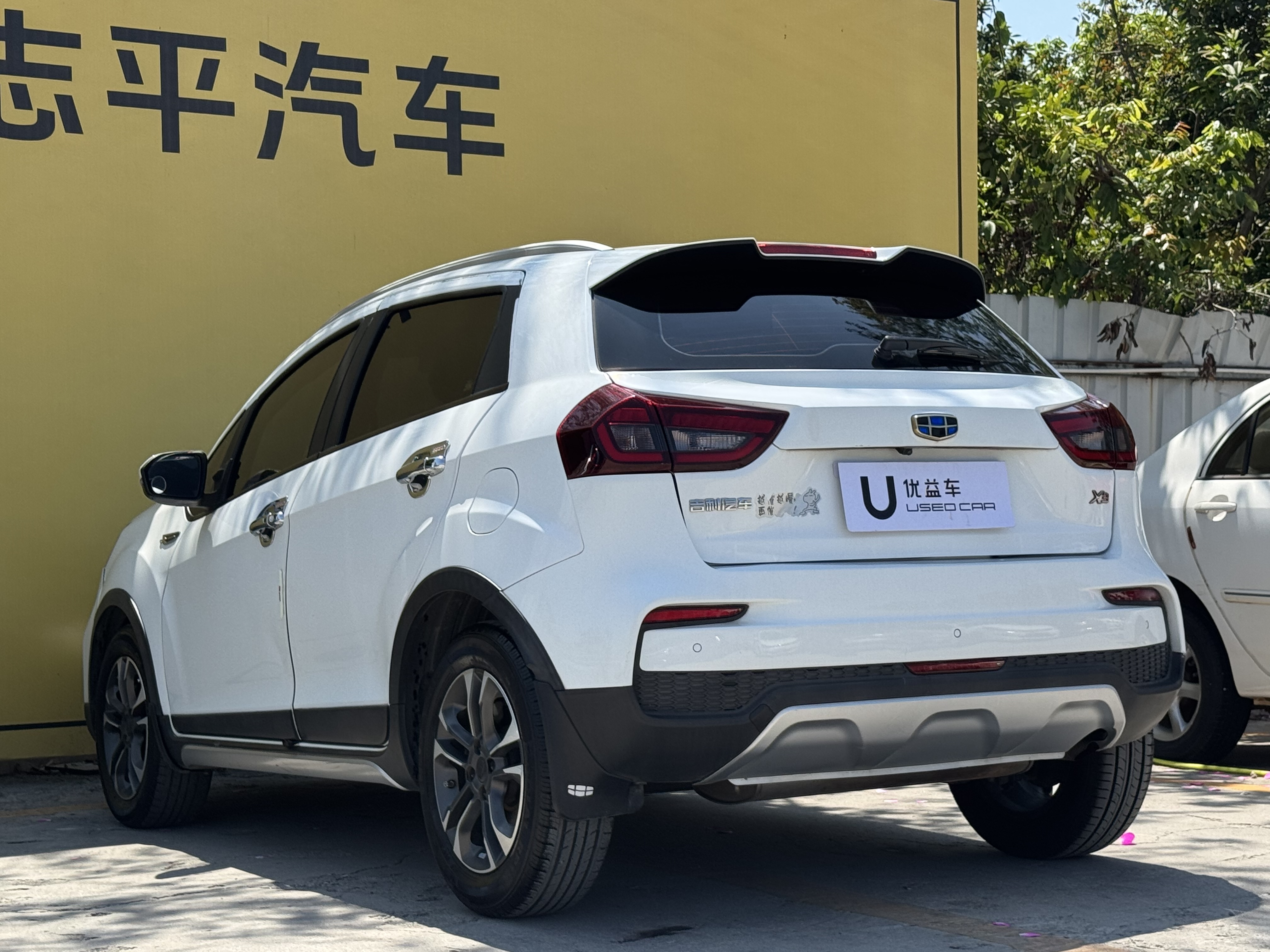 2019 car image #7