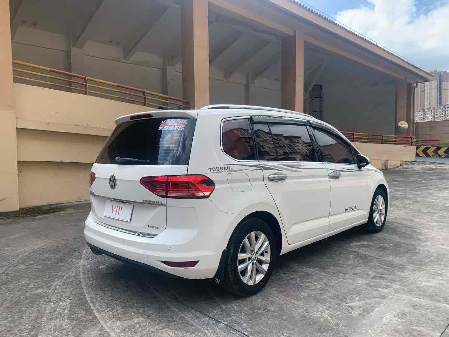 Volkswagen Touran 2019 car image #7