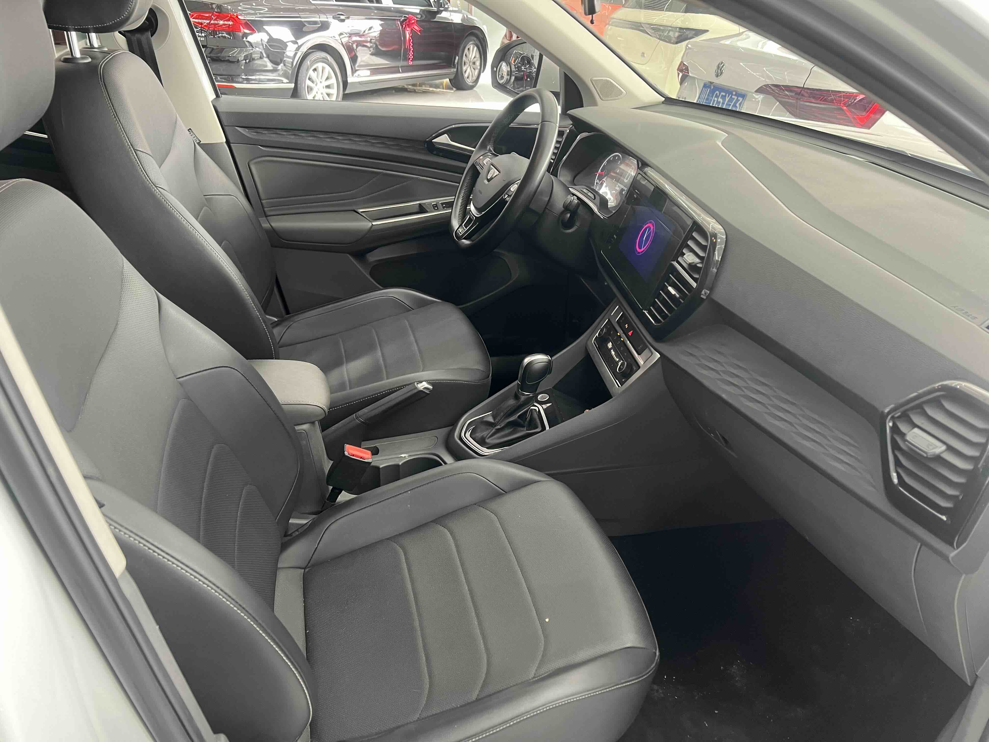VS5 2019 car image #7