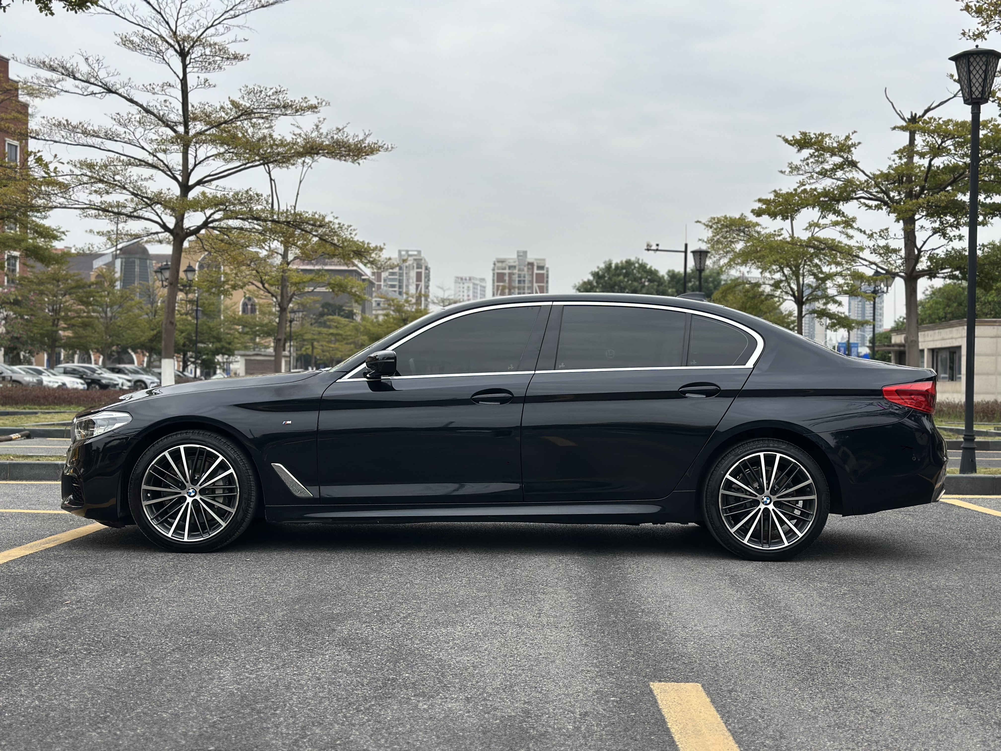 BMW 5 Series 2020 #7 BMW 5 Series 2020 car image #7