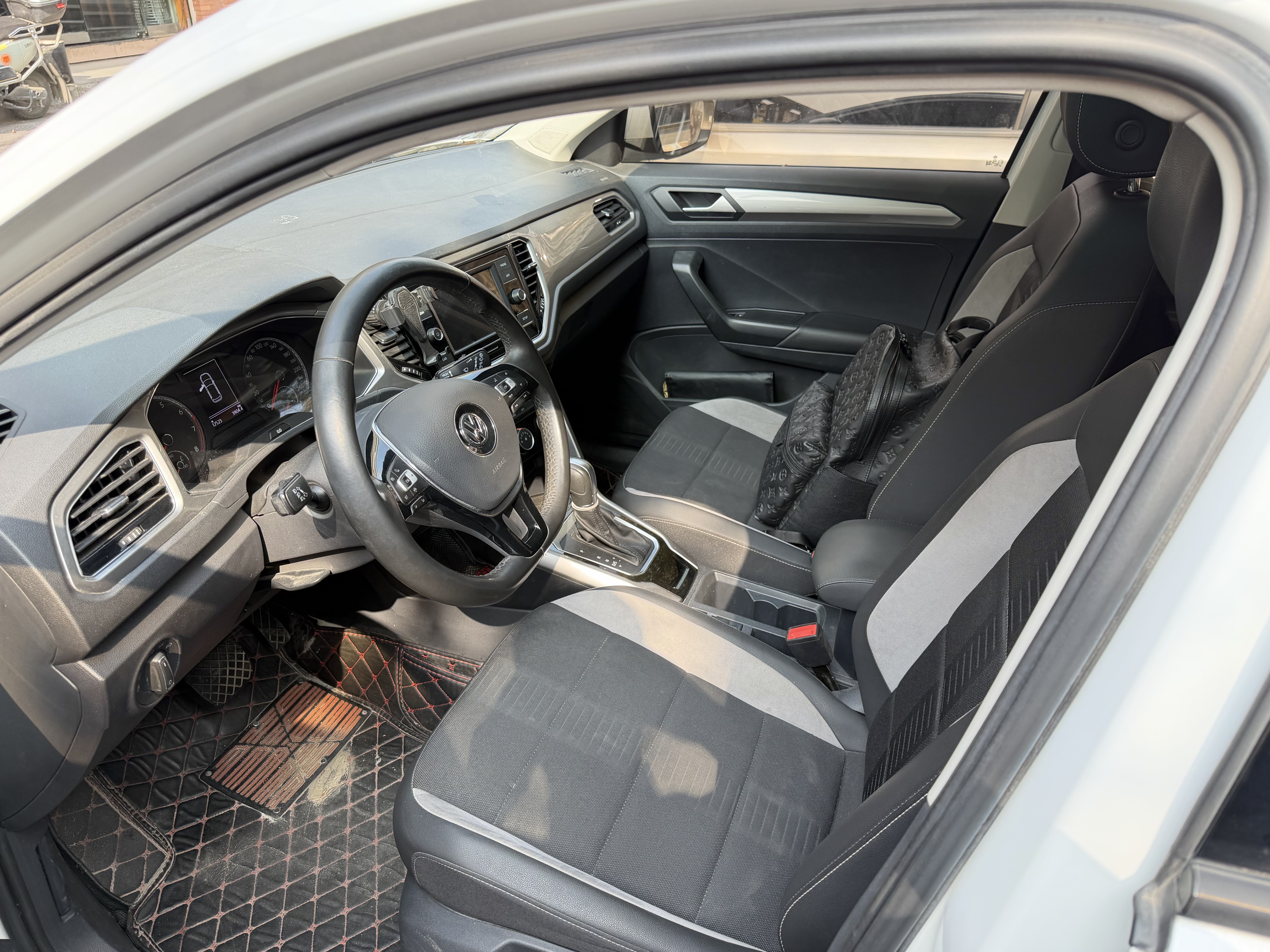 Volkswagen T-Roc 2020 immagine di auto #7