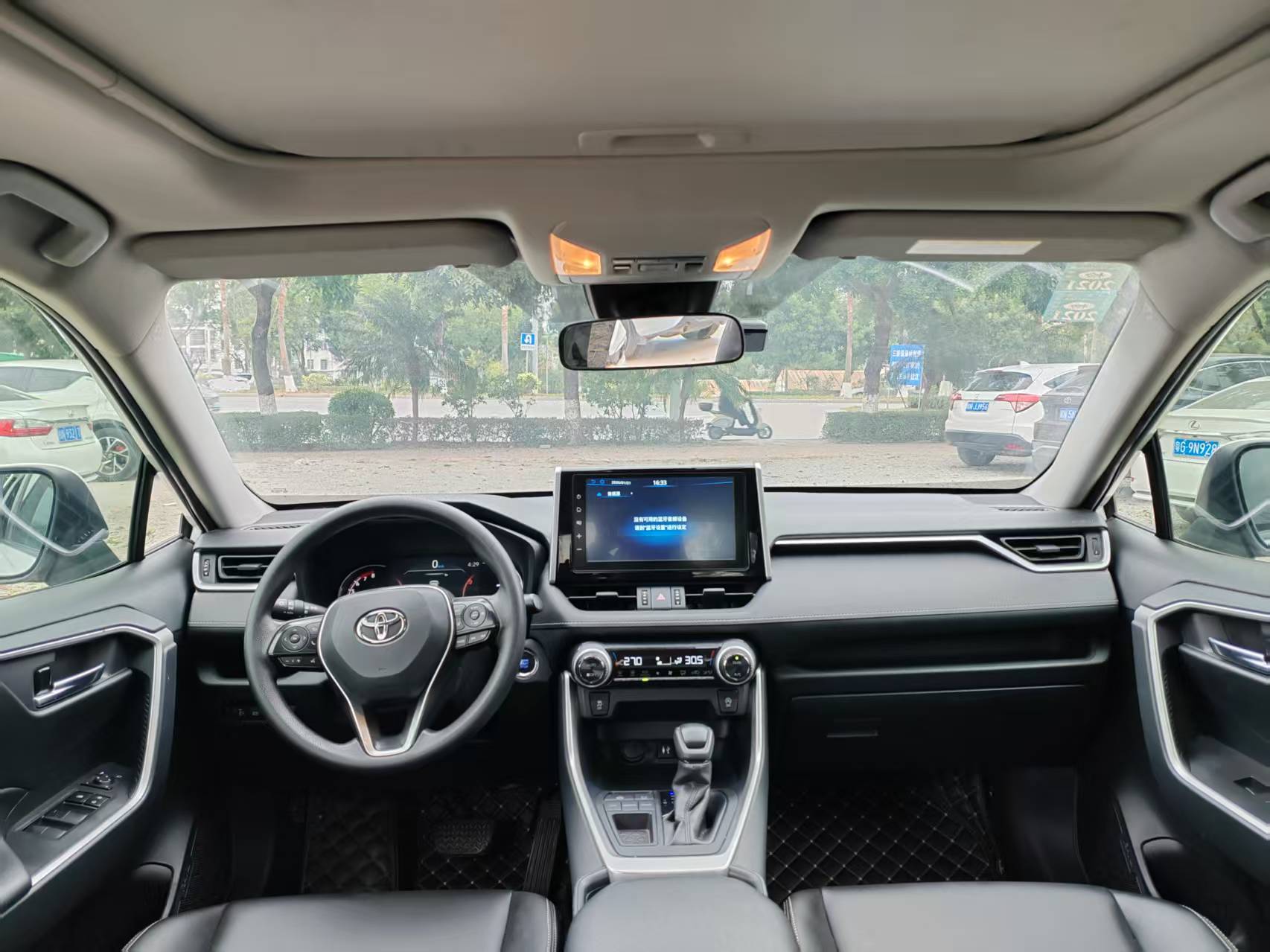 Toyota RAV4 2019 car image #7