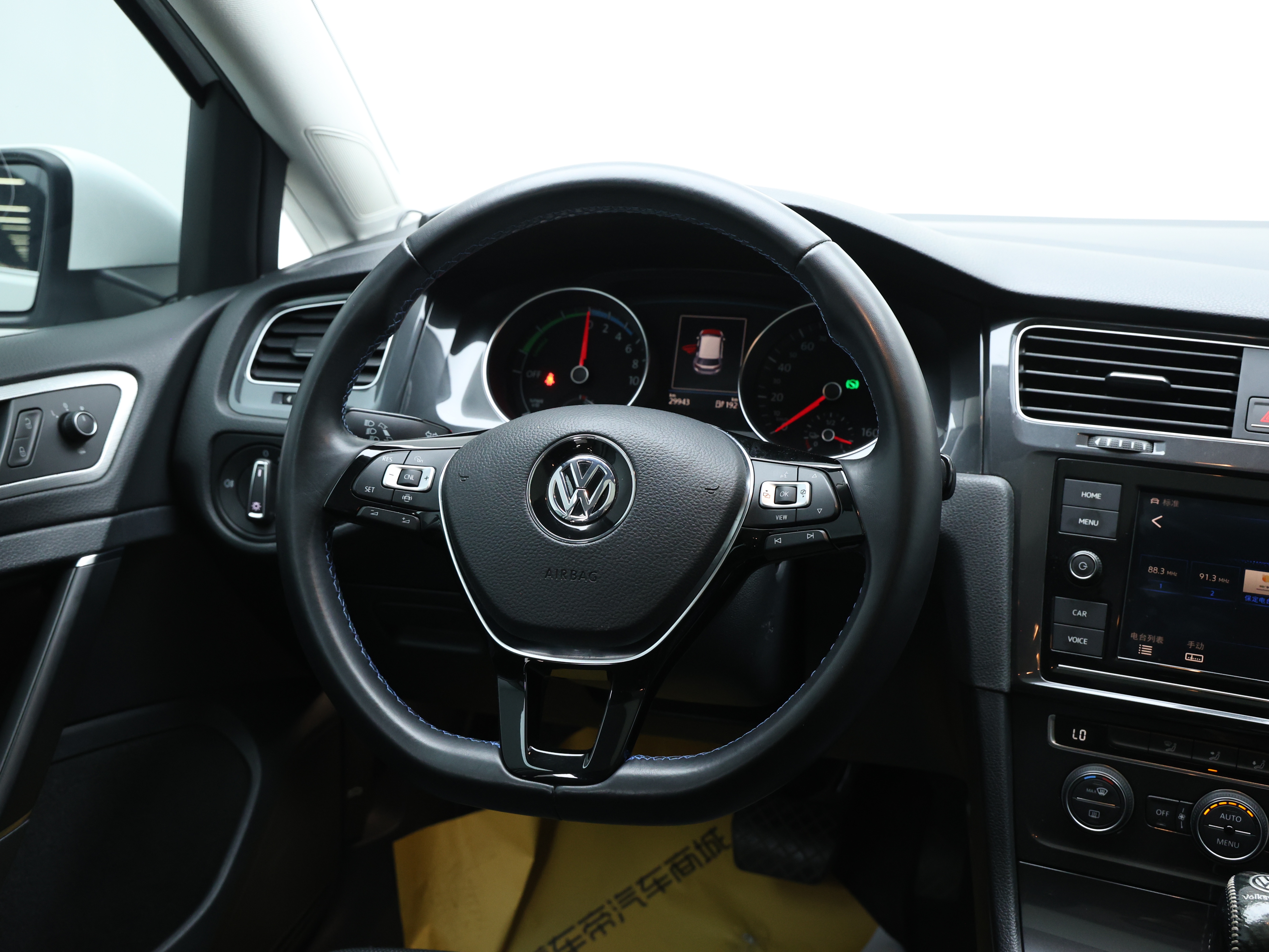 Volkswagen Golf Pure Electric 2020 car image #7