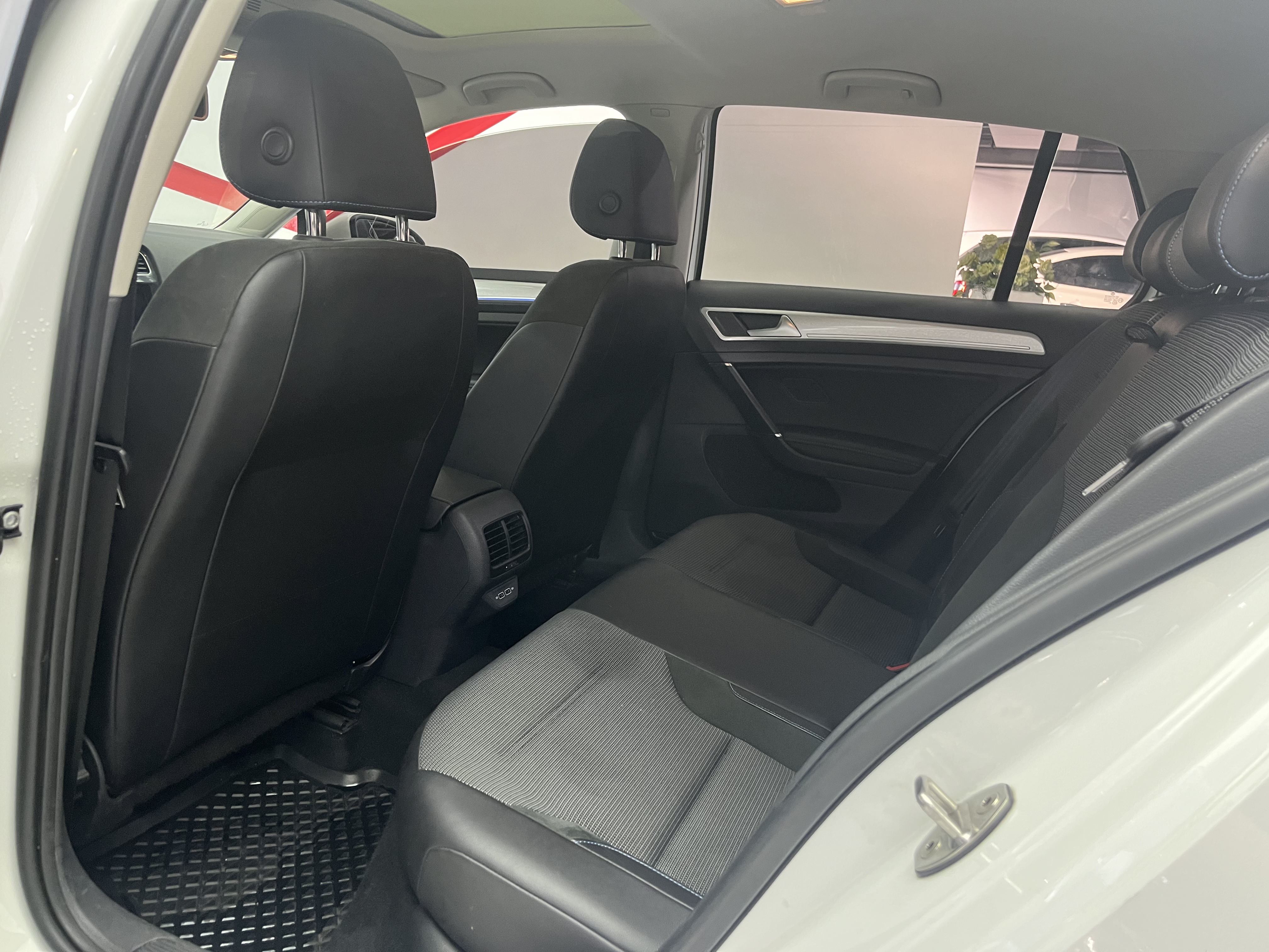 Volkswagen Golf Pure Electric 2021 car image #7