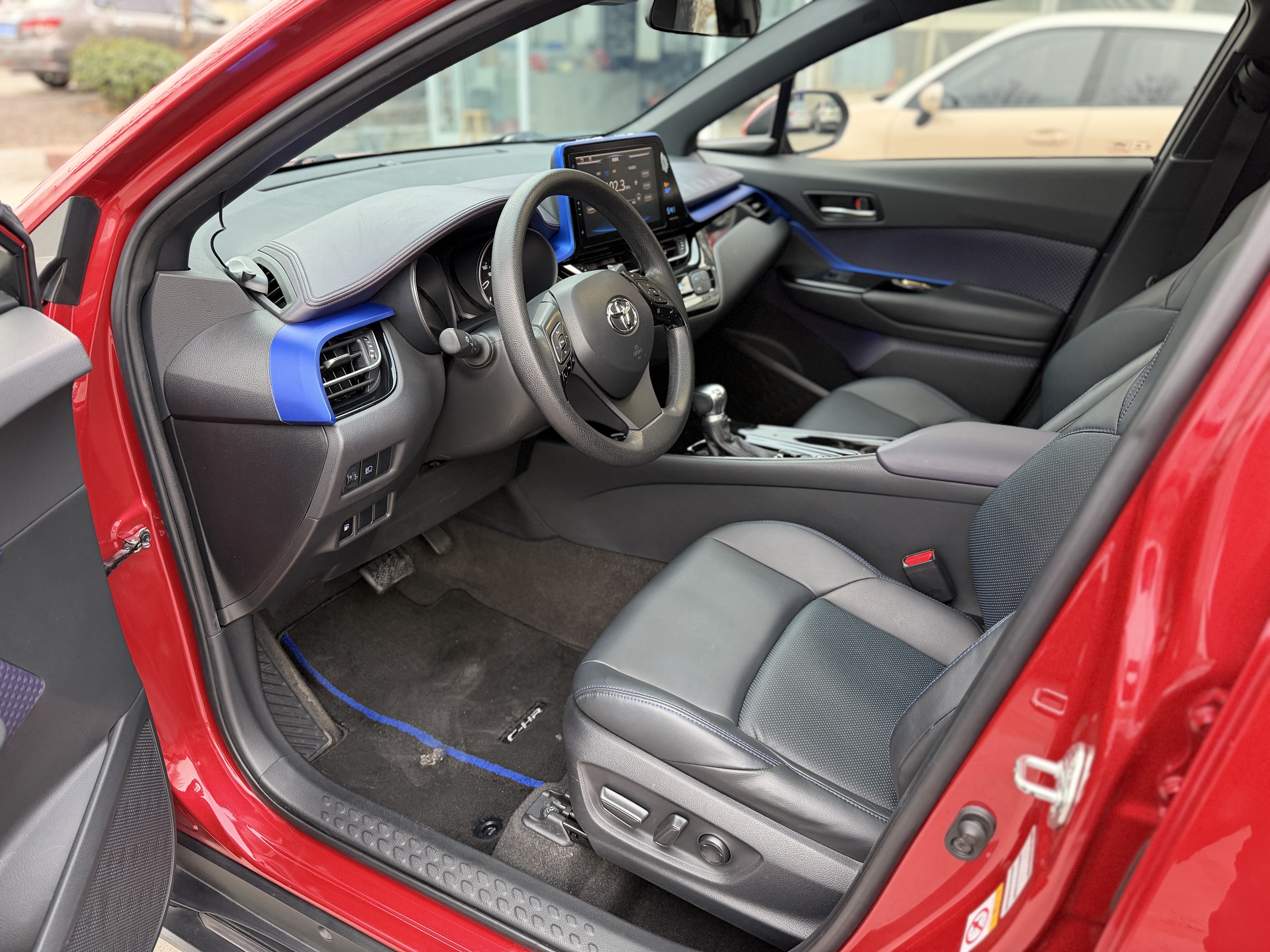 Toyota C-HR 2020 car image #7